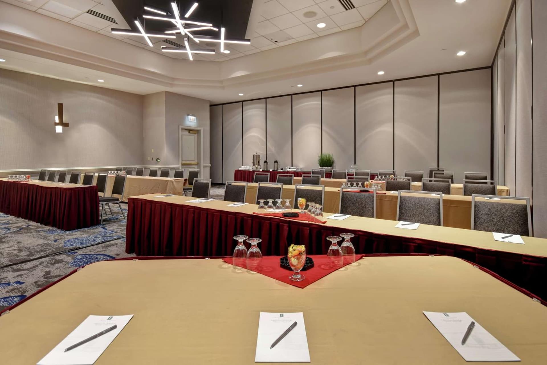 Embassy Suites Charleston gallery photo in Charleston, WV — image 14