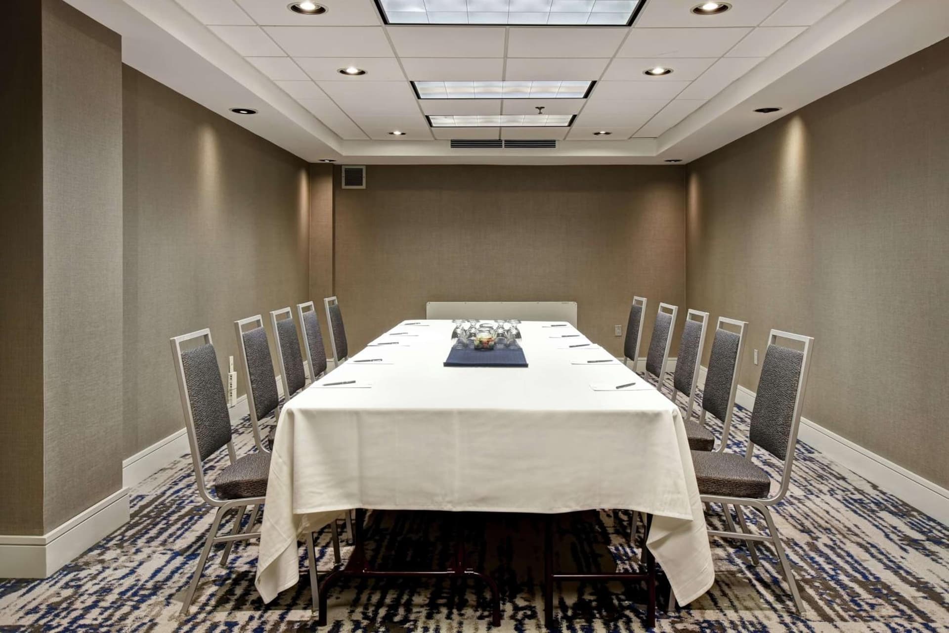 Embassy Suites Charleston gallery photo in Charleston, WV — image 51