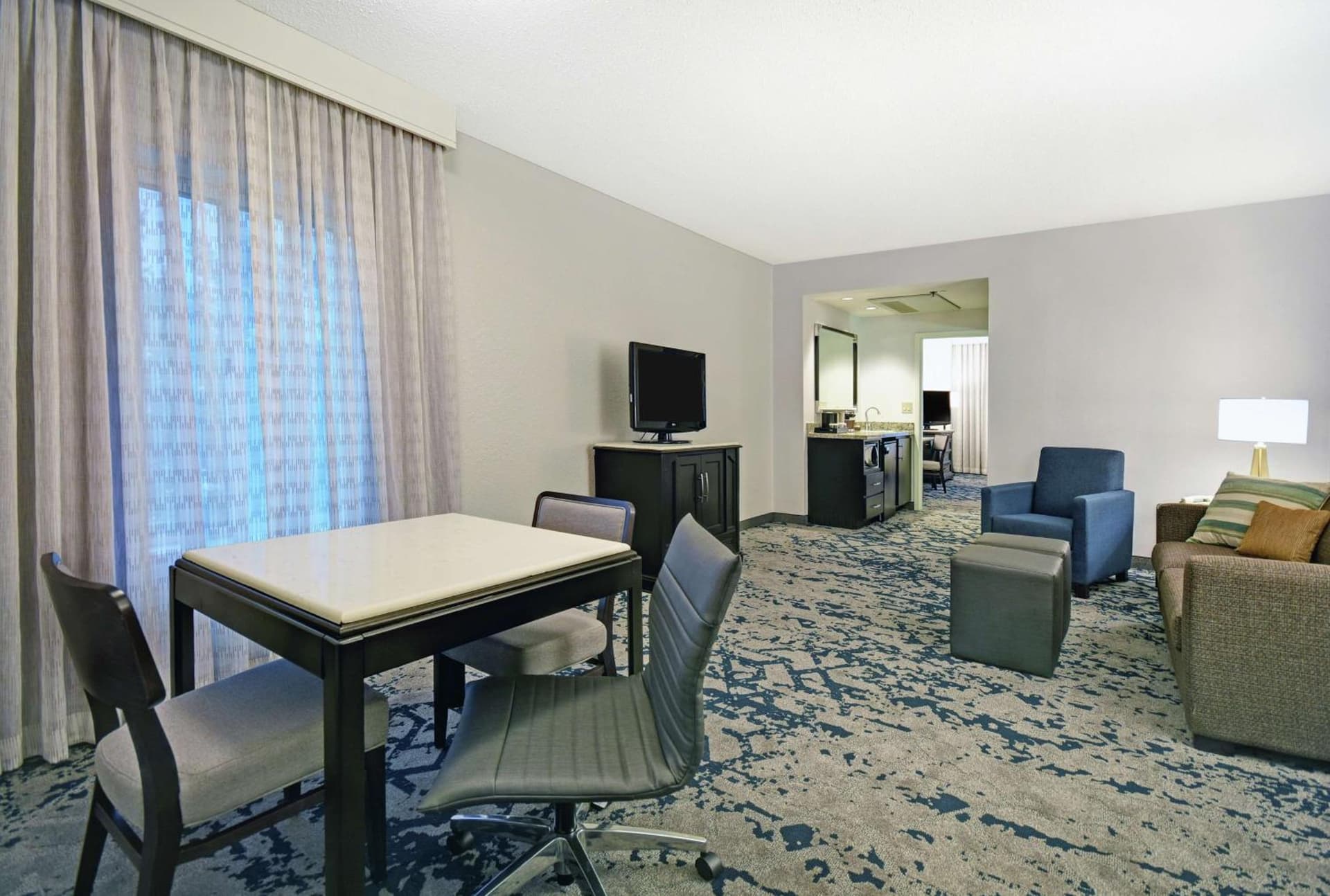 Embassy Suites Charleston gallery photo in Charleston, WV — image 40