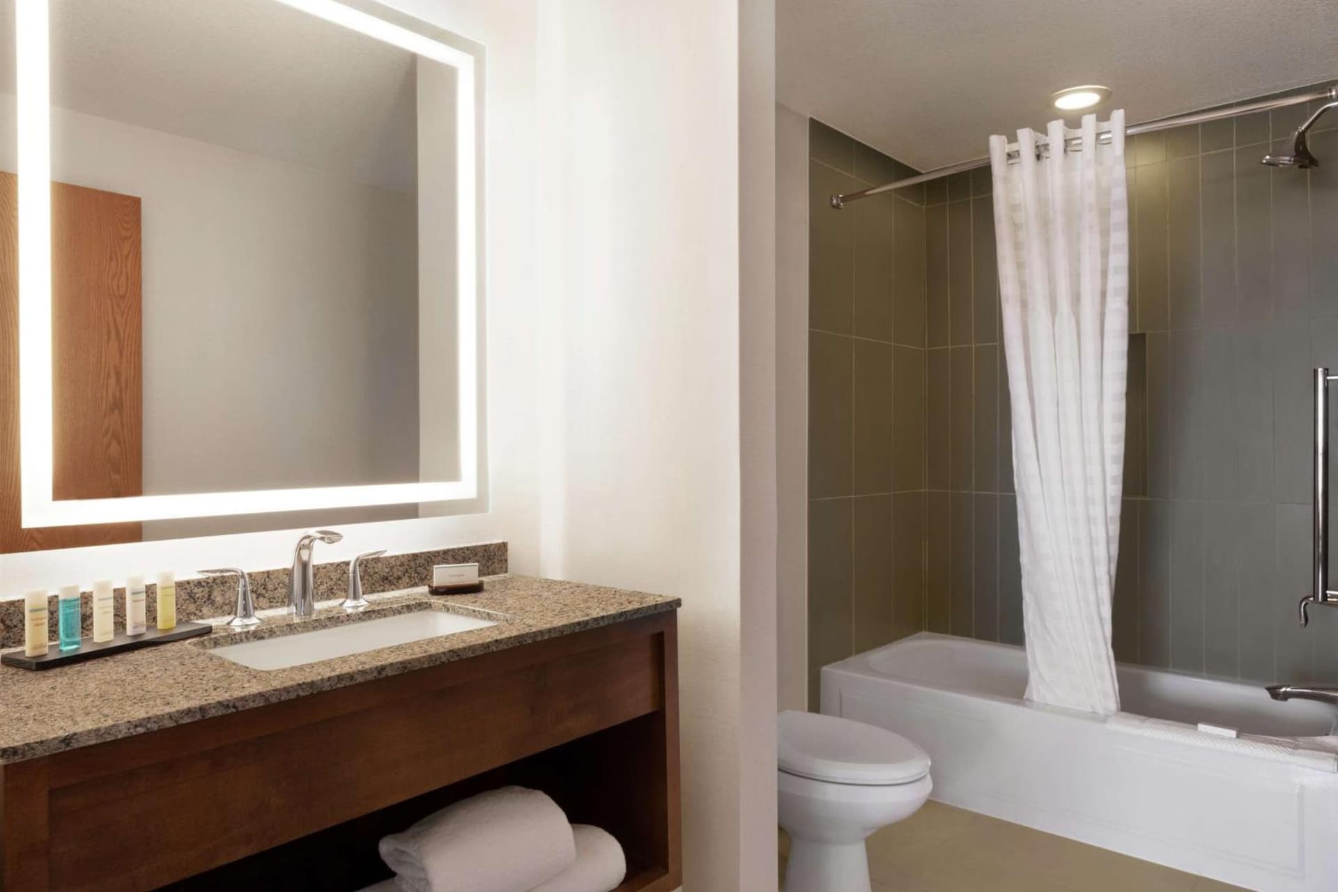 Embassy Suites Dallas - DFW Airport North gallery photo in Grapevine, TX — image 49