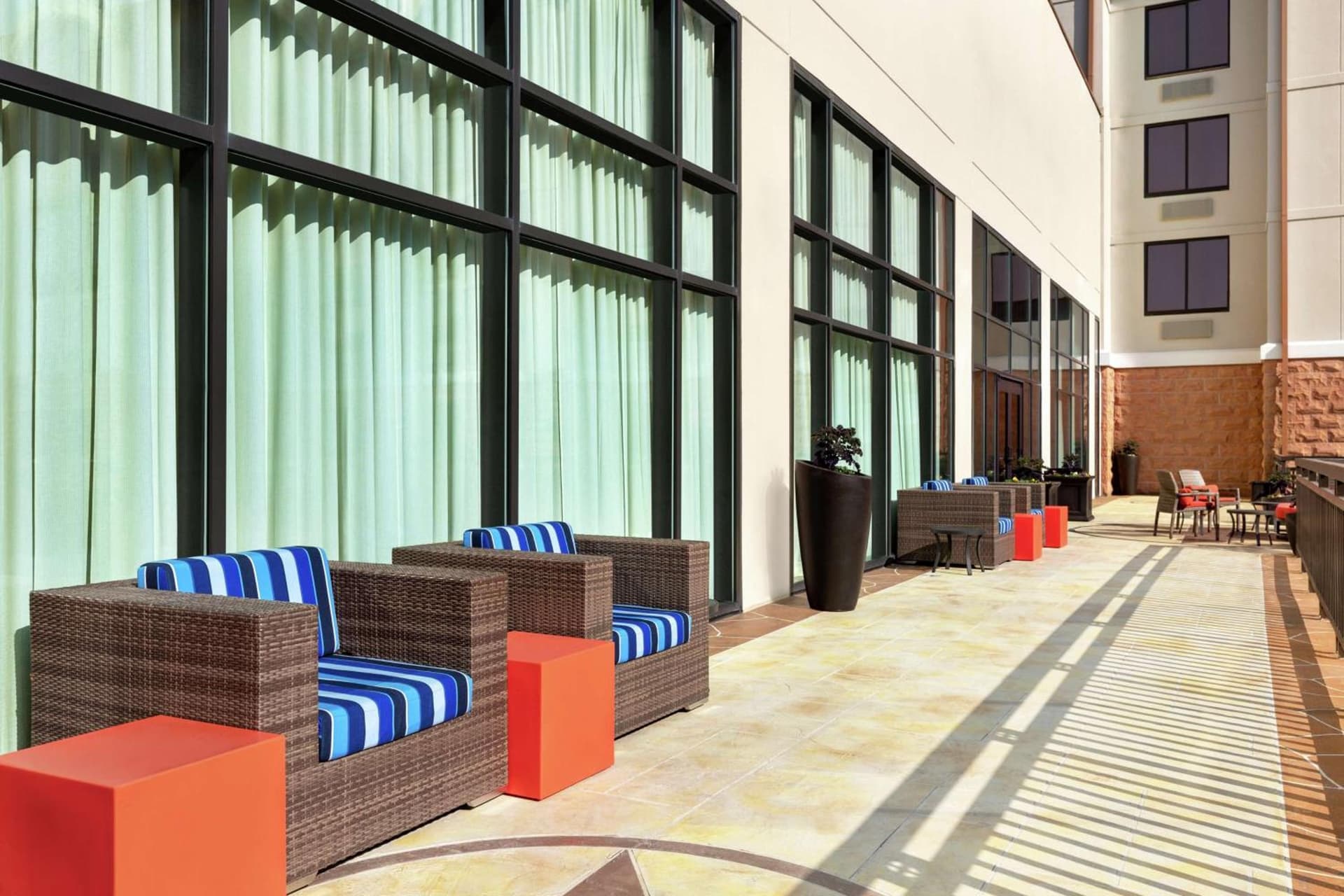 Hampton Inn & Suites Dallas-Mesquite interior in Mesquite, TX — gallery photo 2