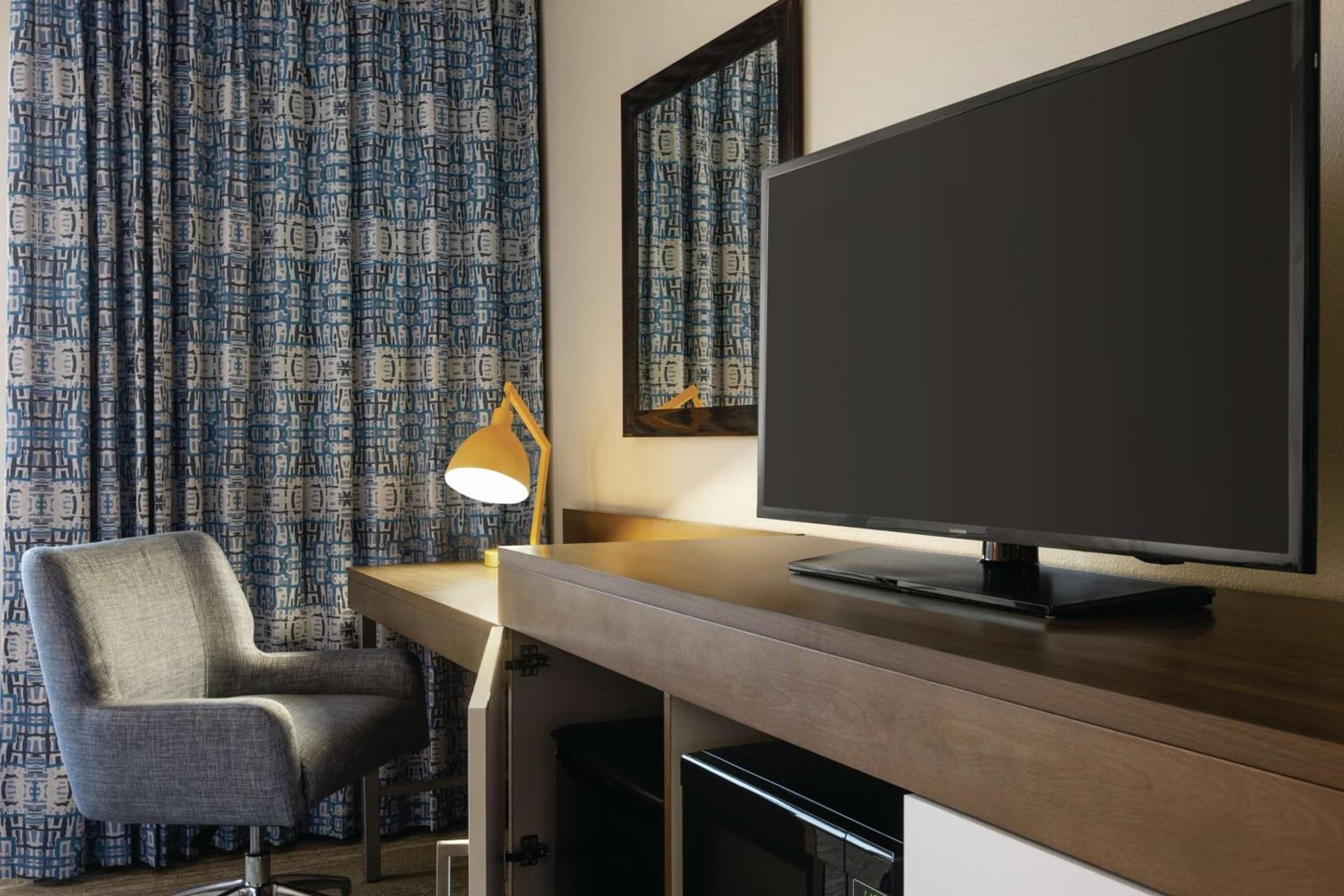 Hampton Inn & Suites Dallas-Mesquite interior in Mesquite, TX — gallery photo 2