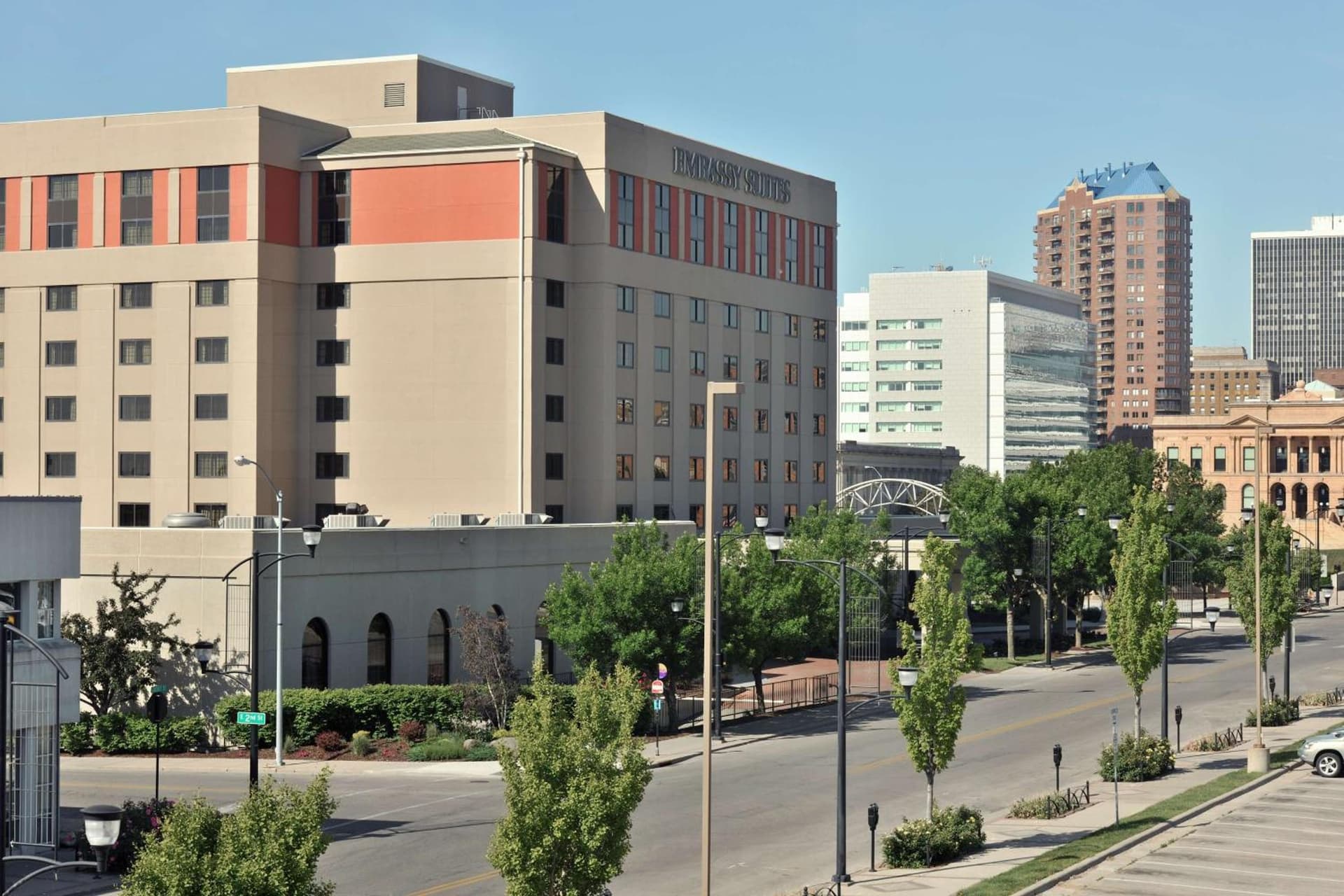Embassy Suites Des Moines Downtown property views in Des Moines, IA — gallery photo 3