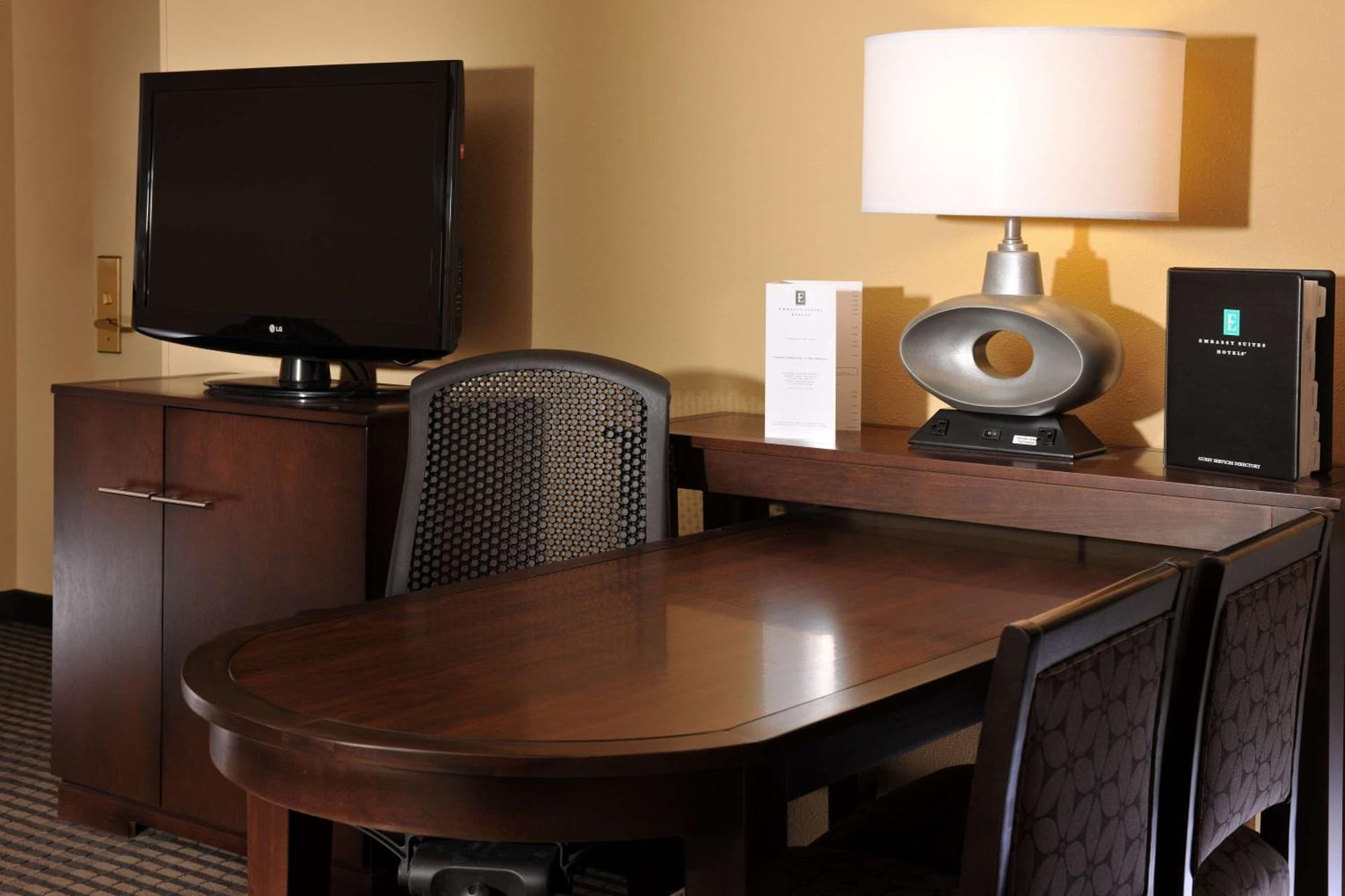 Embassy Suites Des Moines Downtown property views in Des Moines, IA — gallery photo 3