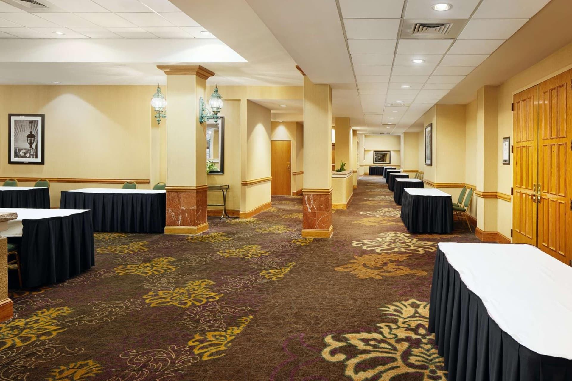Embassy Suites by Hilton Greensboro Airport gallery photo in Greensboro, NC — image 9