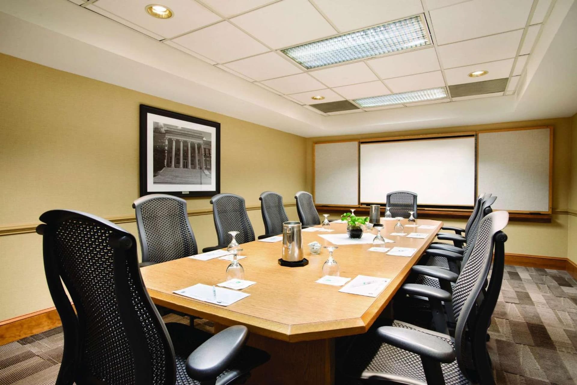 Embassy Suites by Hilton Greensboro Airport gallery photo in Greensboro, NC — image 13