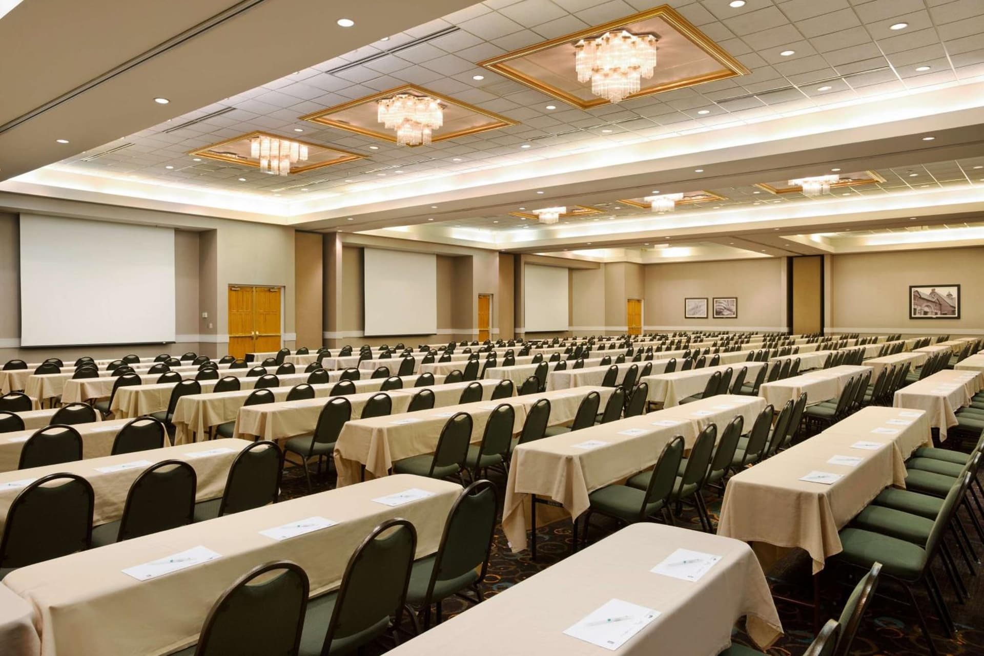 Embassy Suites by Hilton Greensboro Airport gallery photo in Greensboro, NC — image 47