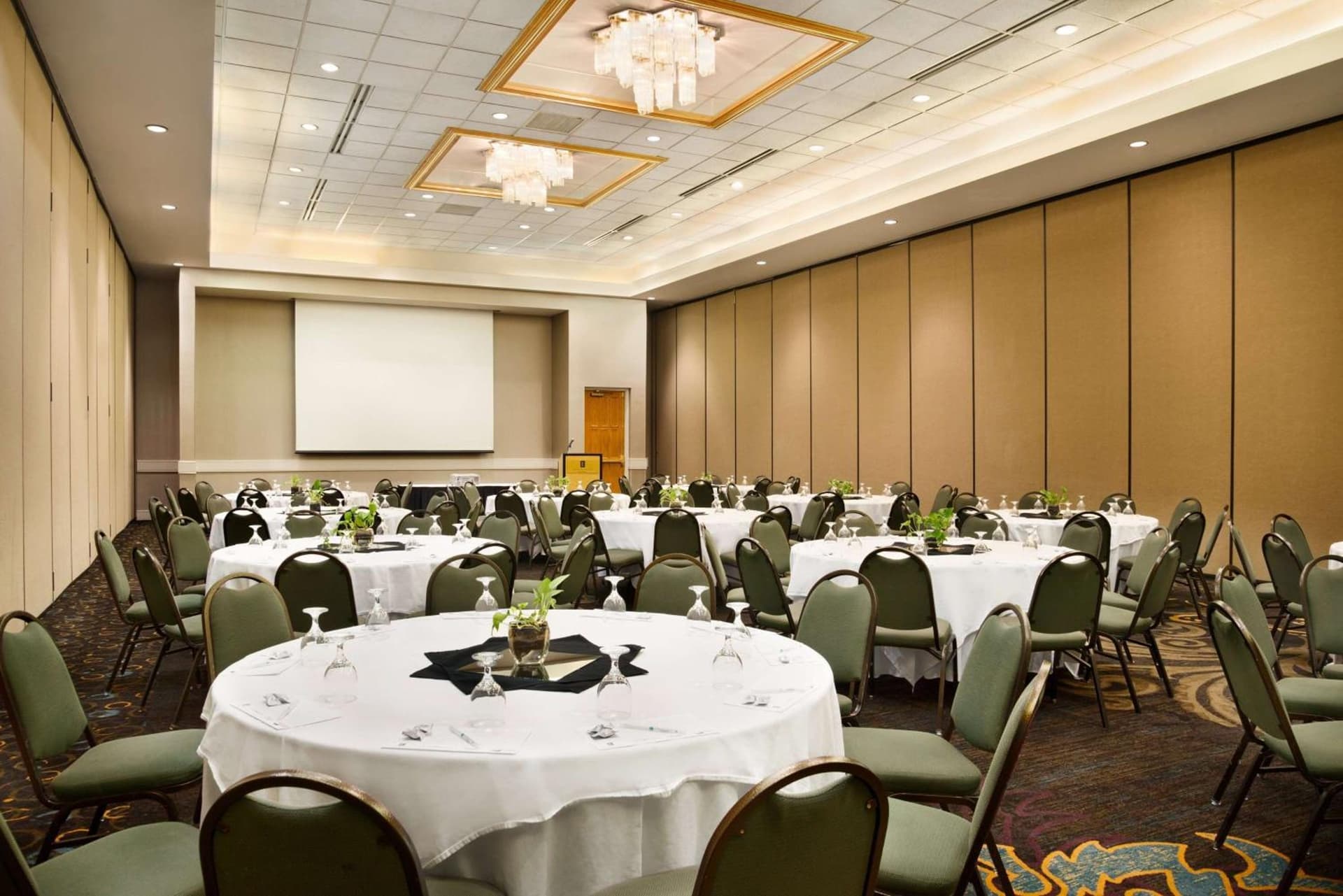 Embassy Suites by Hilton Greensboro Airport gallery photo in Greensboro, NC — image 20