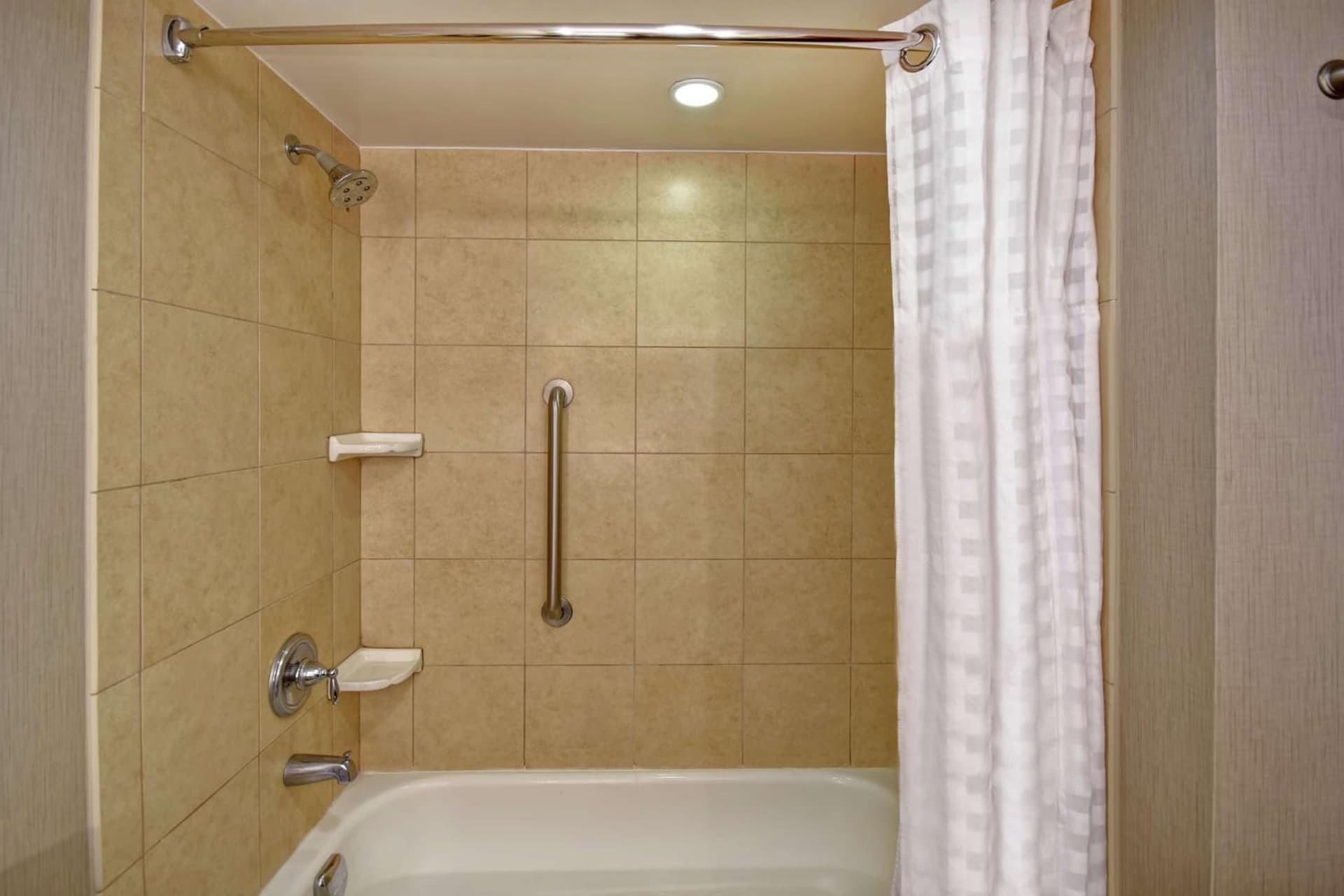 Embassy Suites Montgomery - Hotel & Conference Center gallery photo in Montgomery, AL — image 12