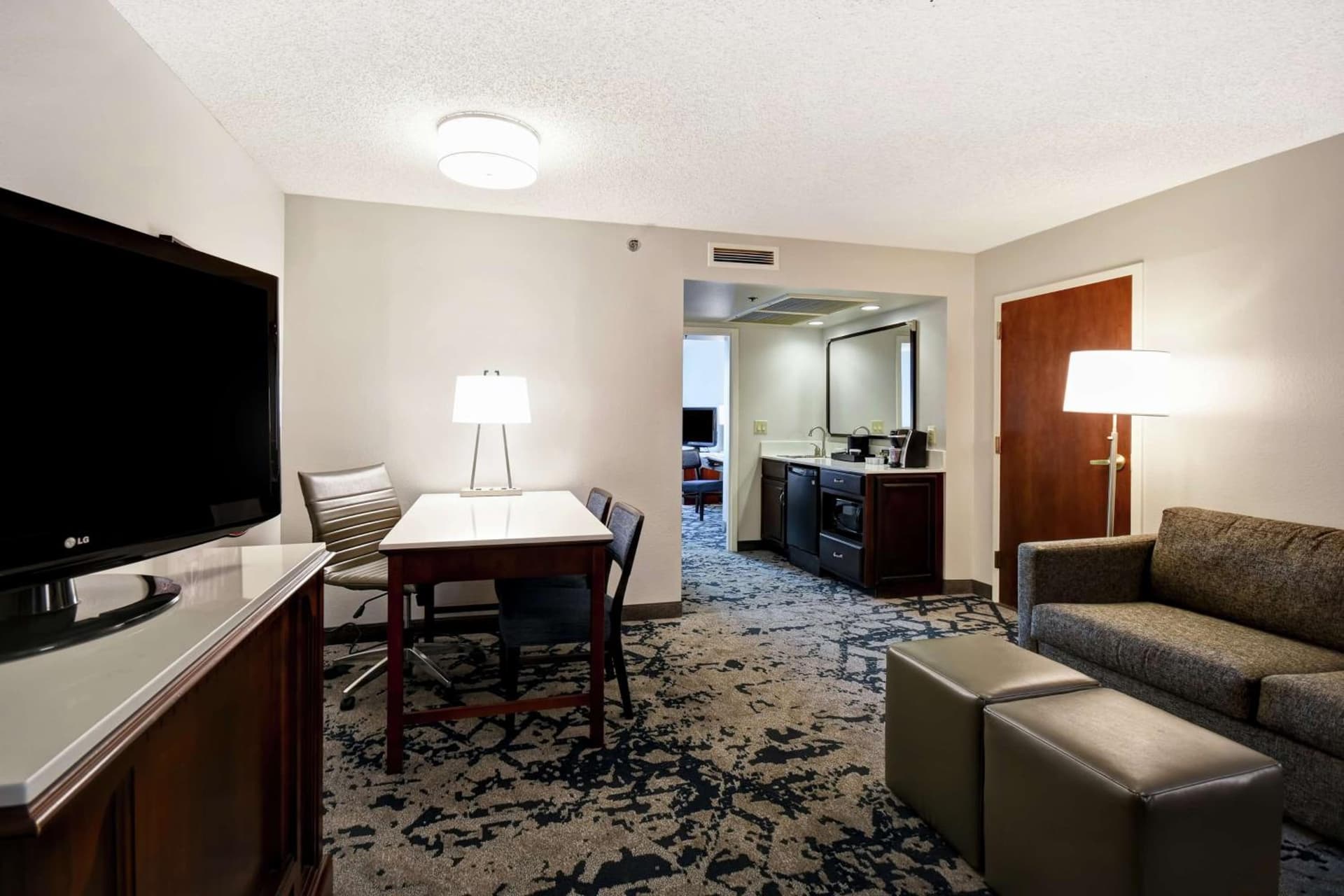 Embassy Suites Montgomery - Hotel & Conference Center gallery photo in Montgomery, AL — image 13