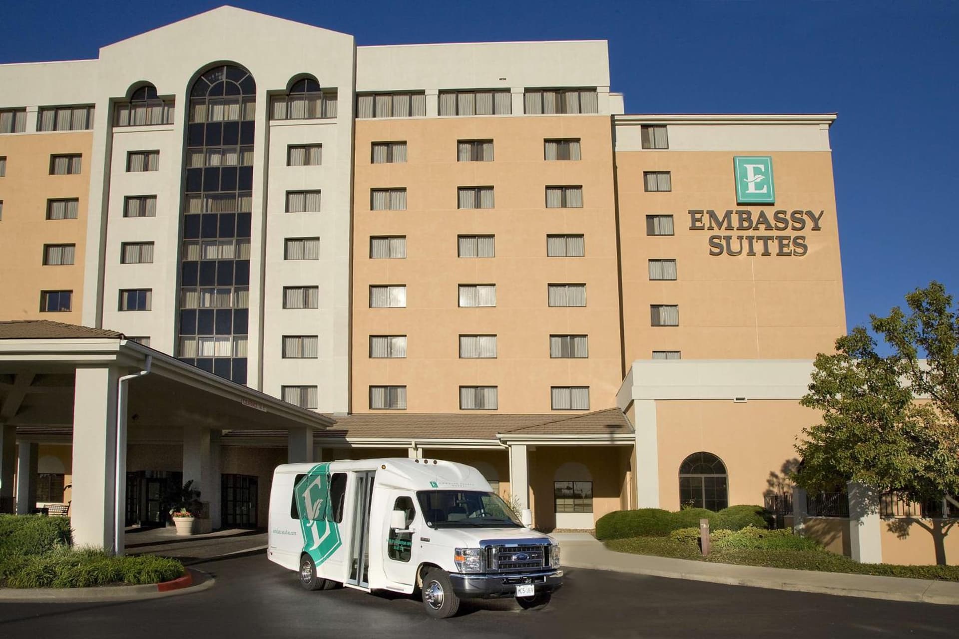 Embassy Suites by Hilton Kansas City International Airport property views in Kansas City, KS — gallery photo 3