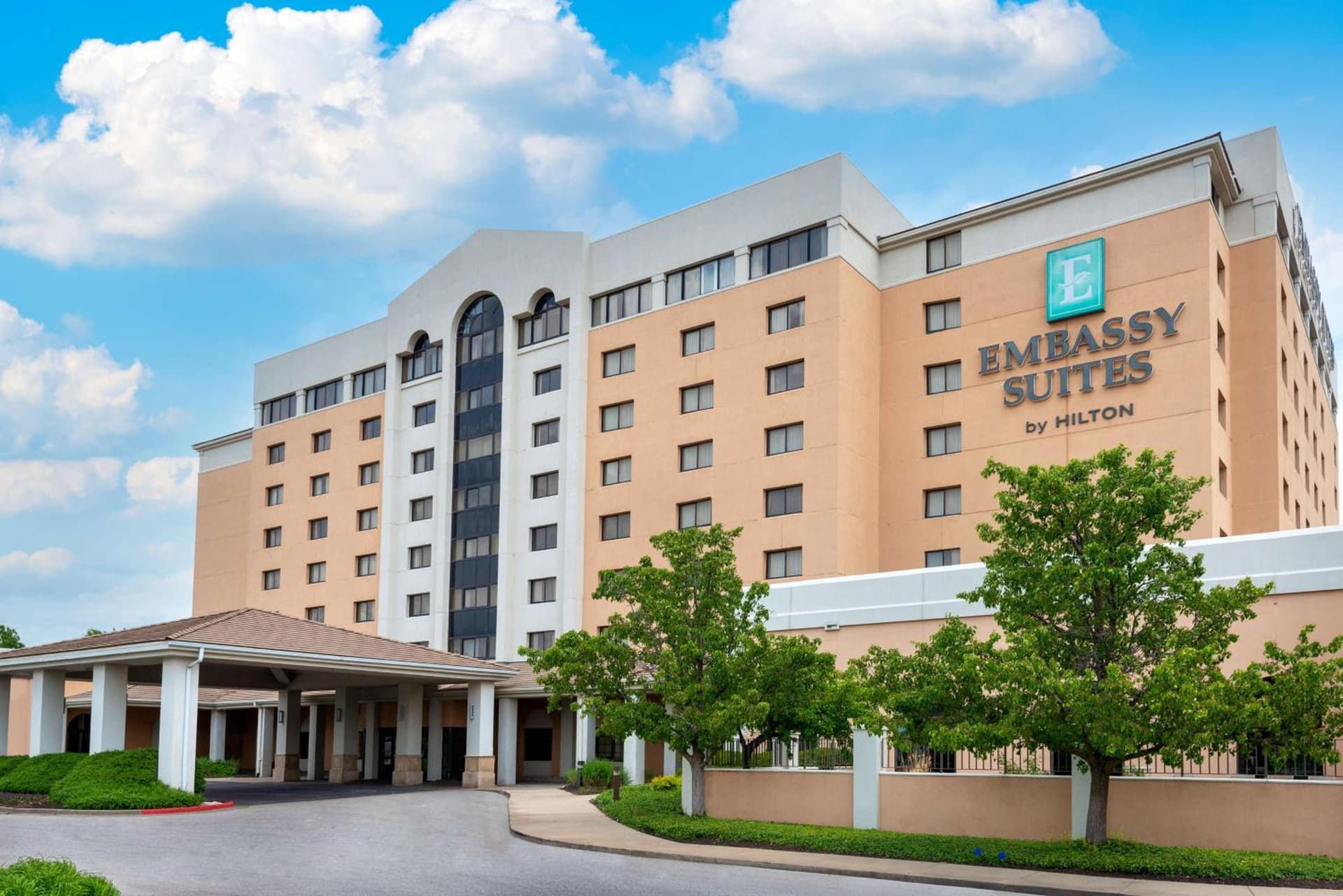 Embassy Suites by Hilton Kansas City International Airport interior in Kansas City, KS — gallery photo 2