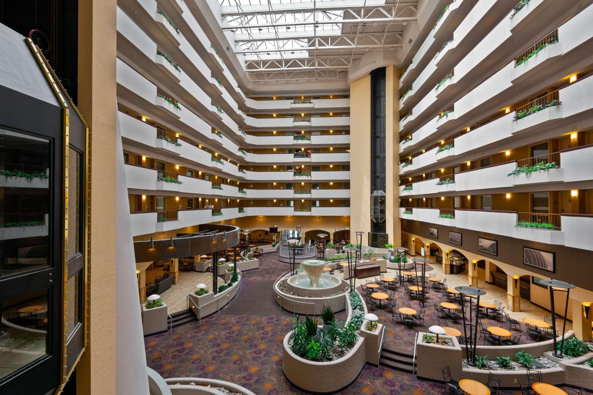 Embassy Suites by Hilton Kansas City International Airport gallery photo in Kansas City, KS — image 10