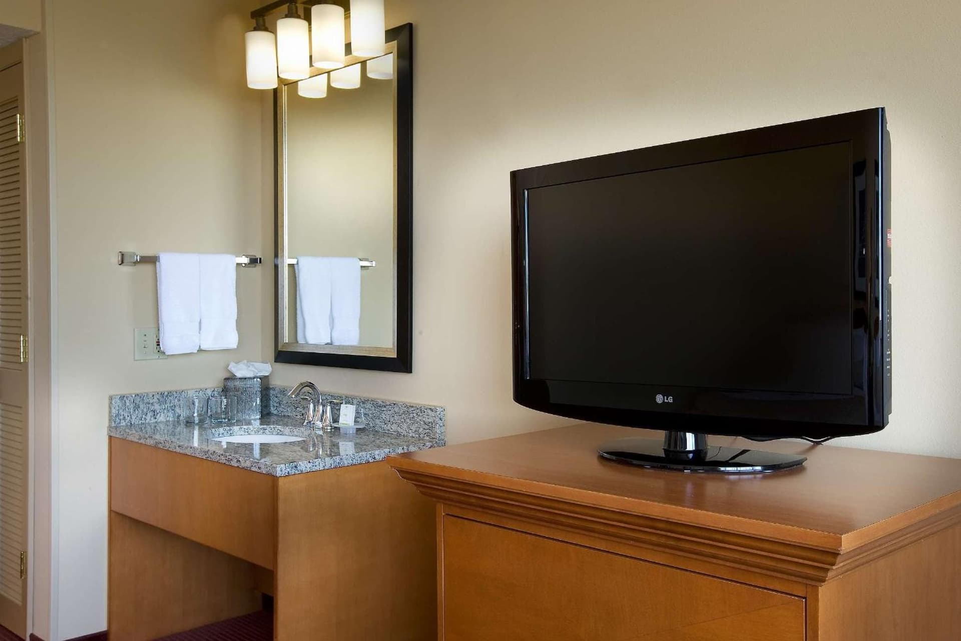 Embassy Suites by Hilton Kansas City International Airport gallery photo in Kansas City, KS — image 30