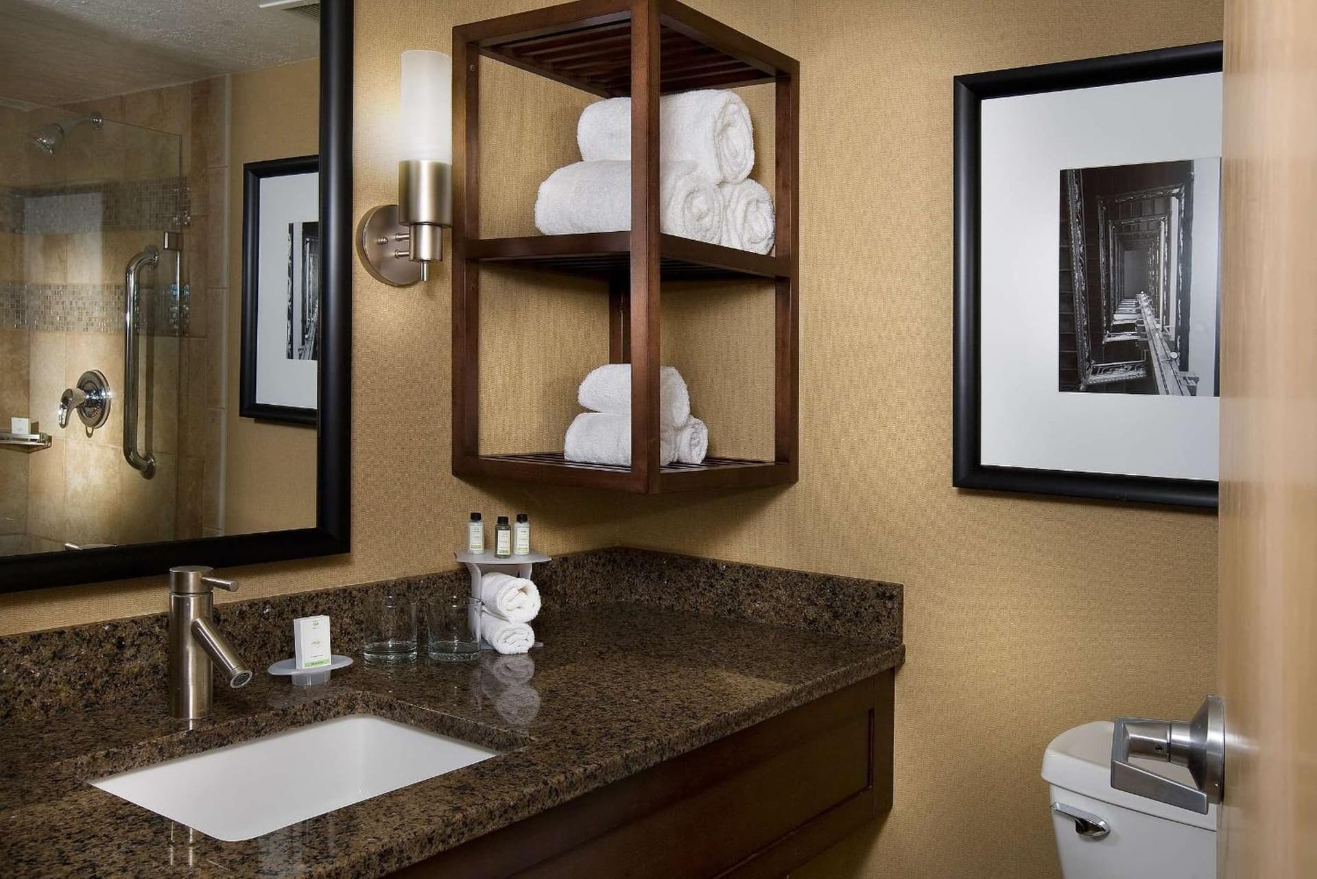 Embassy Suites by Hilton Kansas City International Airport gallery photo in Kansas City, KS — image 34