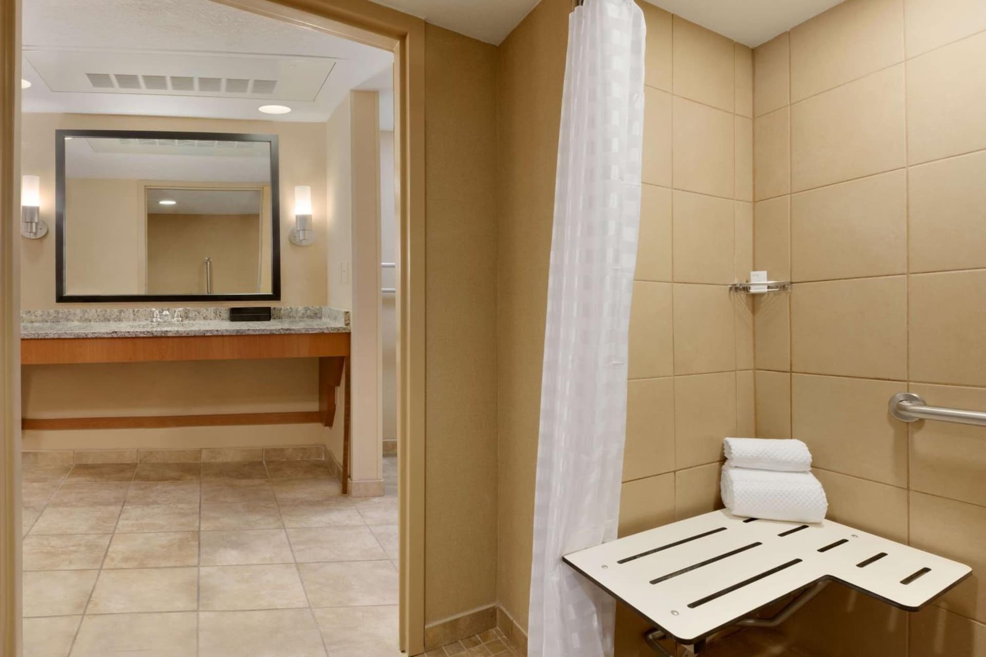 Embassy Suites by Hilton Kansas City International Airport gallery photo in Kansas City, KS — image 33