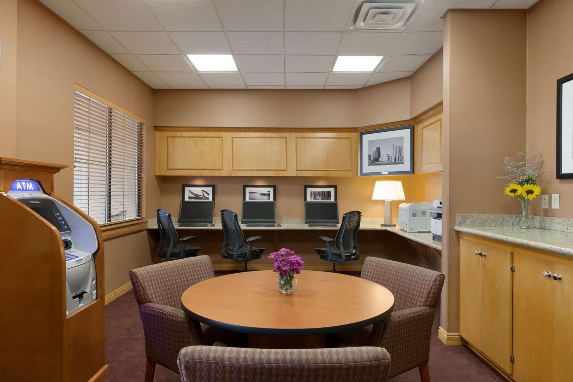 Embassy Suites by Hilton Kansas City International Airport gallery photo in Kansas City, KS — image 18