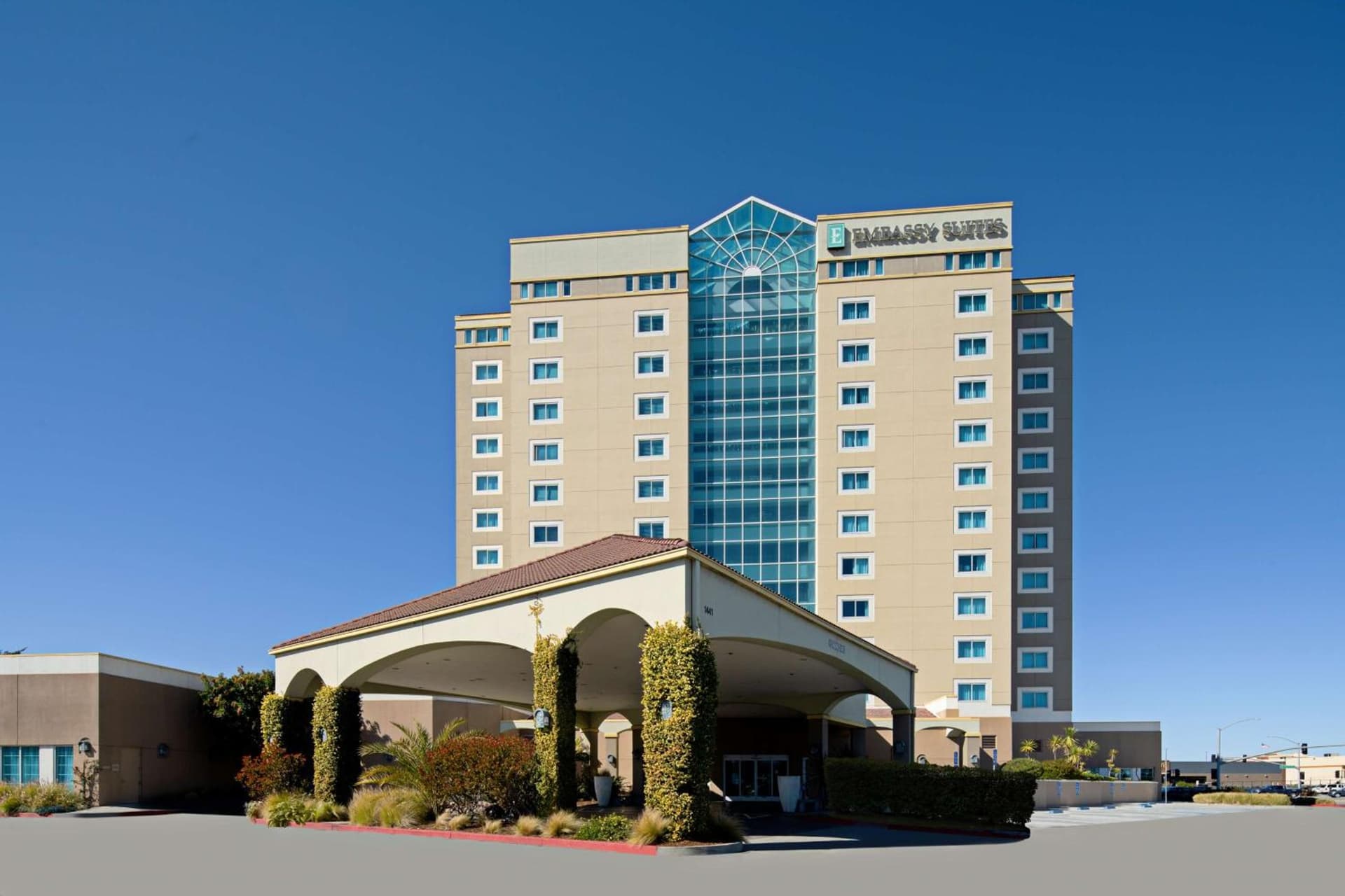 Embassy Suites by Hilton Monterey Bay Seaside gallery photo in Seaside, CA — image 7