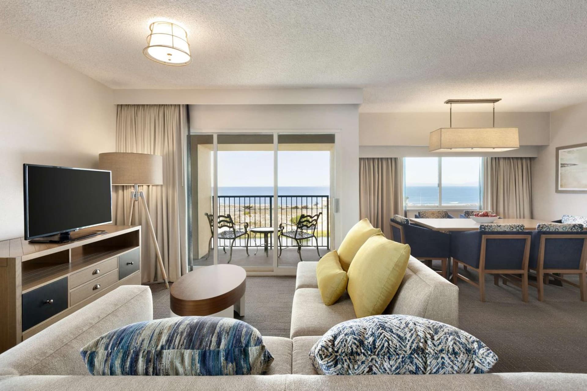 Embassy Suites by Hilton Monterey Bay Seaside gallery photo in Seaside, CA — image 32