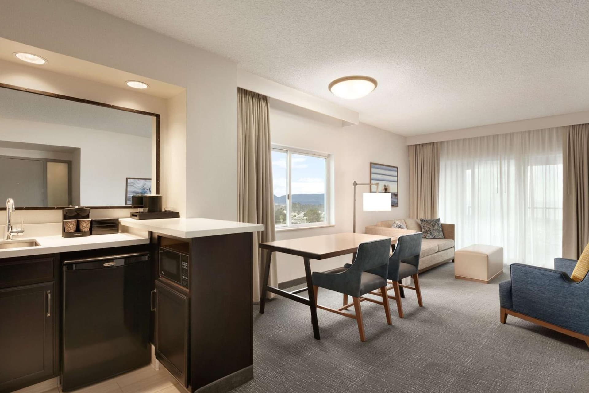 Embassy Suites by Hilton Monterey Bay Seaside gallery photo in Seaside, CA — image 6