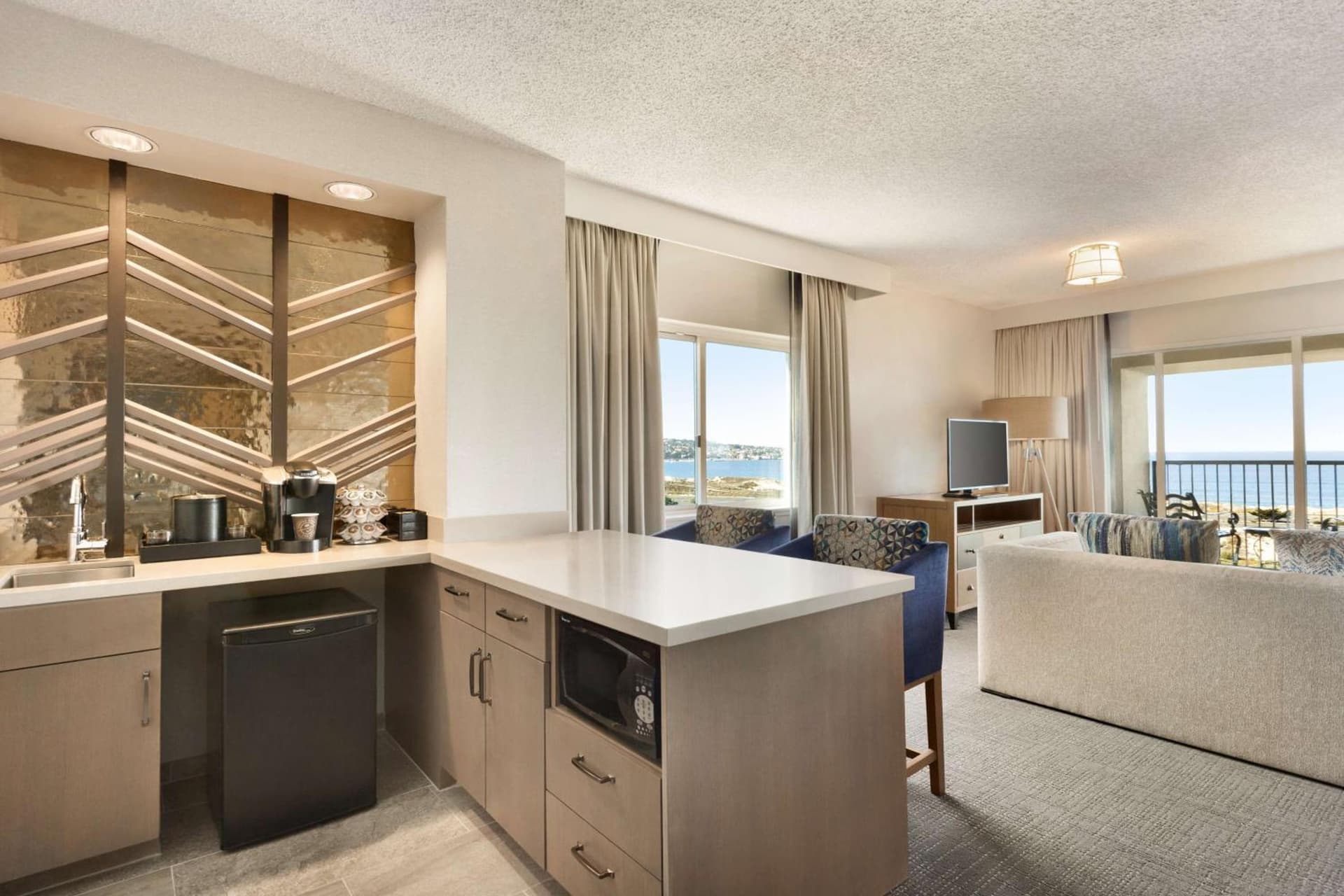 Embassy Suites by Hilton Monterey Bay Seaside gallery photo in Seaside, CA — image 11