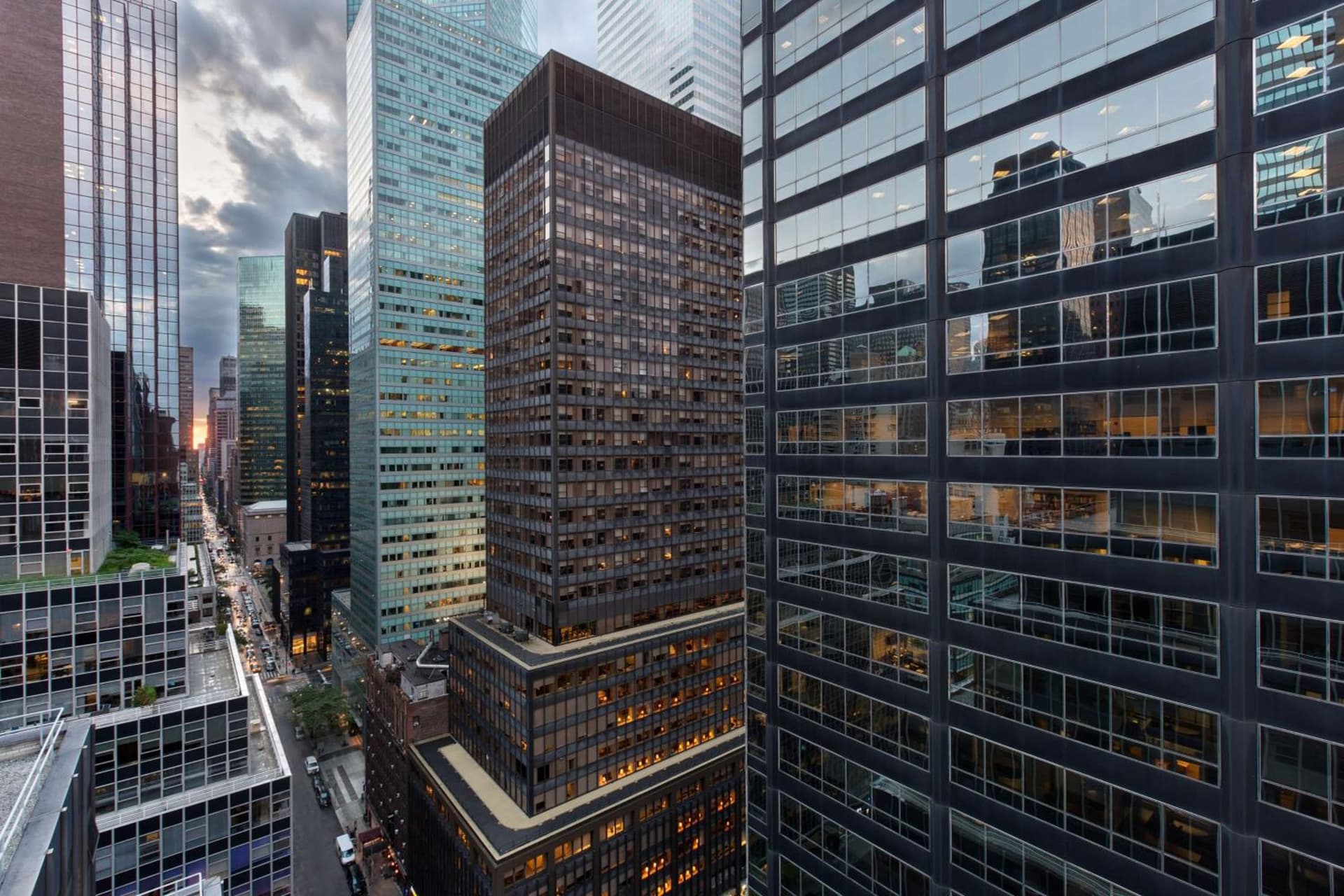 Hilton Garden Inn New York Manhattan Midtown East property views in New York, NY — gallery photo 3