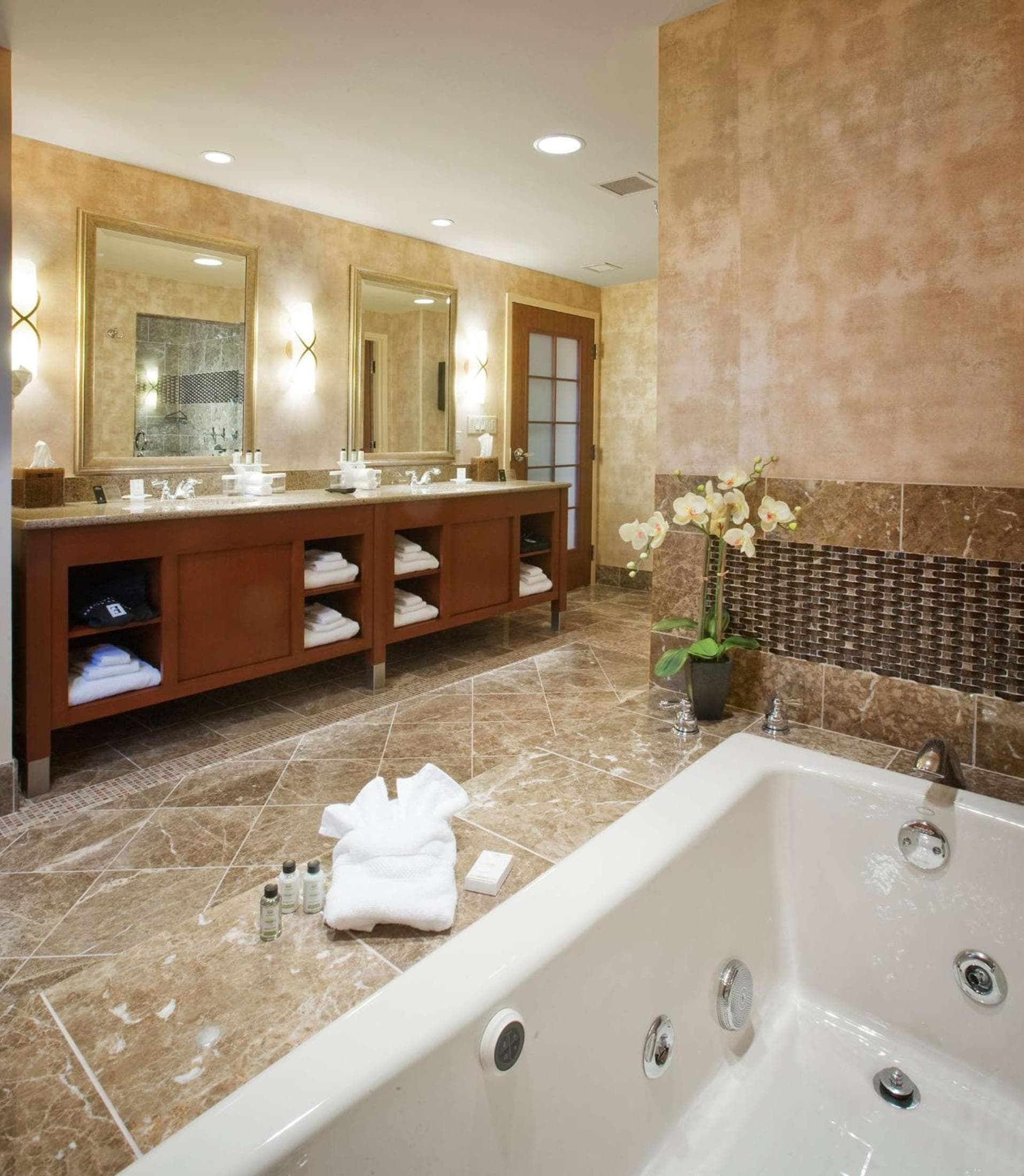 Embassy Suites by Hilton Norman Hotel & Conference Center gallery photo in Norman, OK — image 19