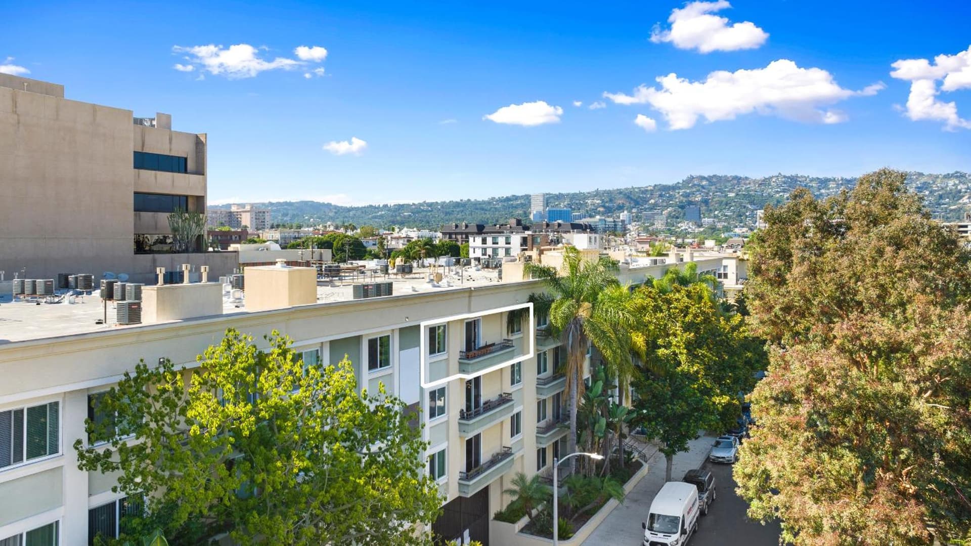 Beverly Hills 2 bed 2 bath Penthouse with Den and Parking 414 featured exterior or lobby in Los Angeles, CA — similar hotel