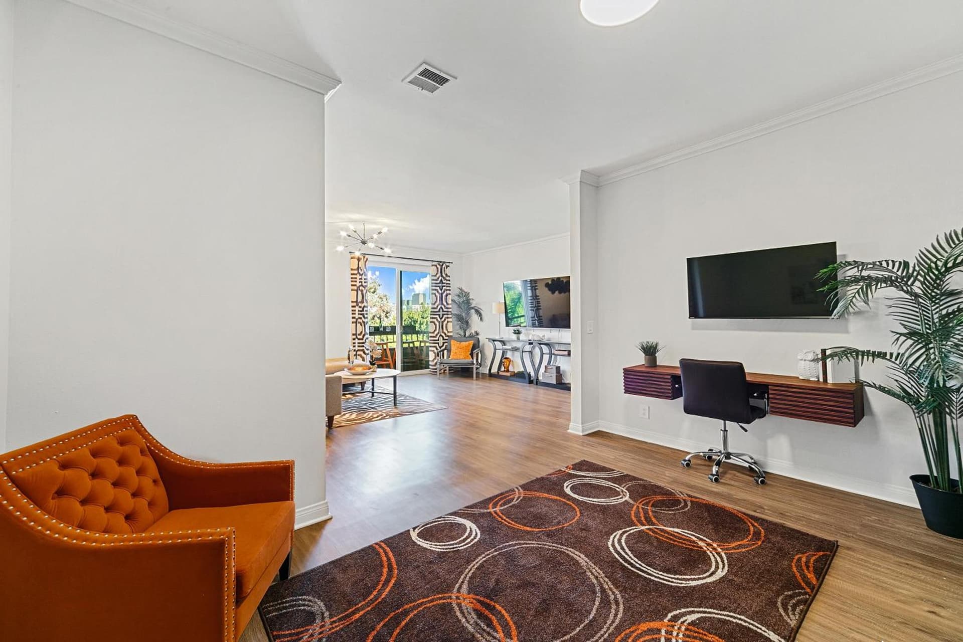 Beverly Hills 2 bed 2 bath Penthouse with Den and Parking 414 interior in Los Angeles, CA — gallery photo 2