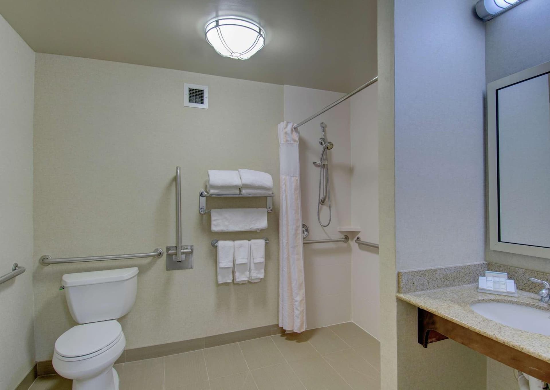 Hilton Garden Inn Norwalk gallery photo in Norwalk, CT — image 10