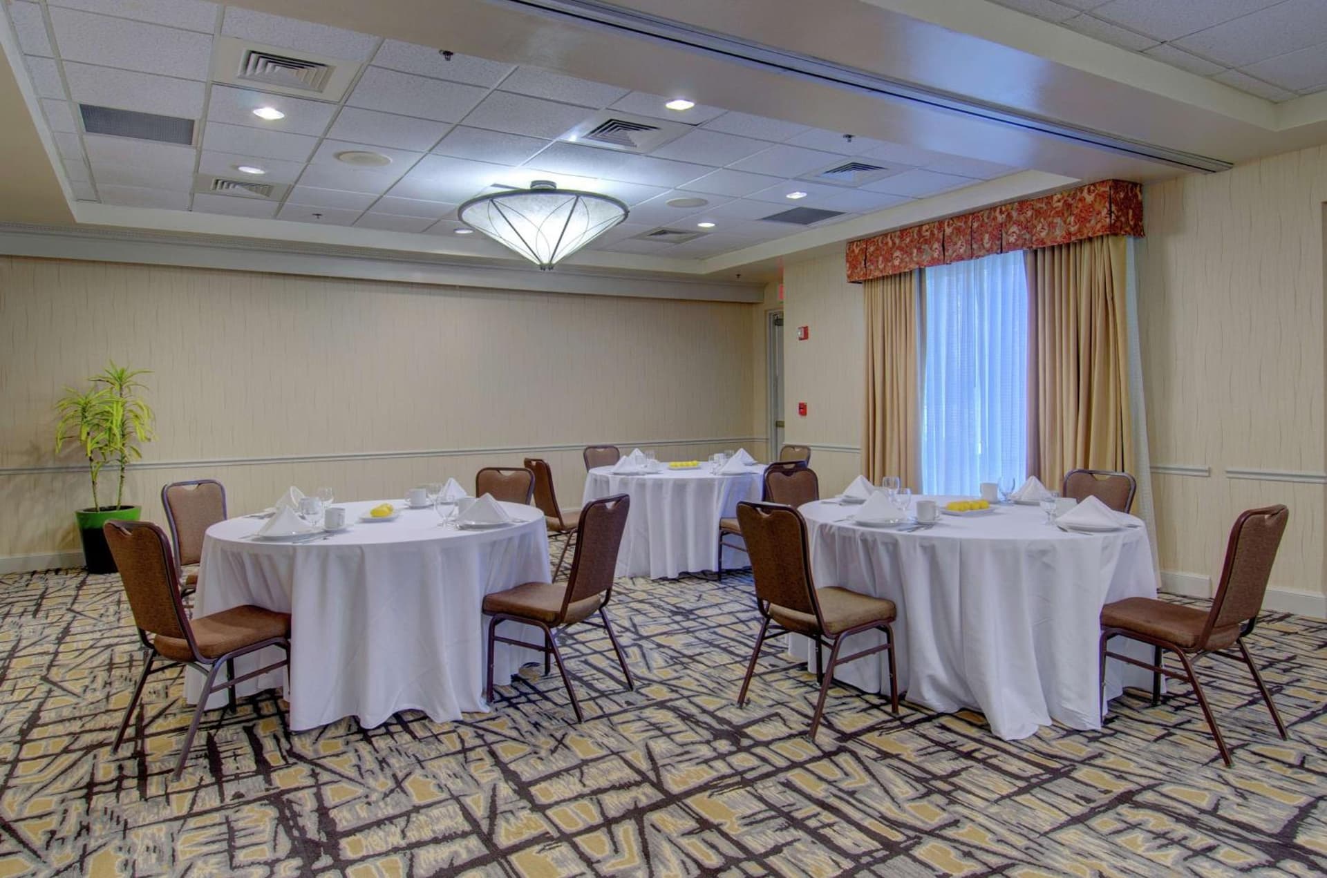 Hilton Garden Inn Norwalk gallery photo in Norwalk, CT — image 46