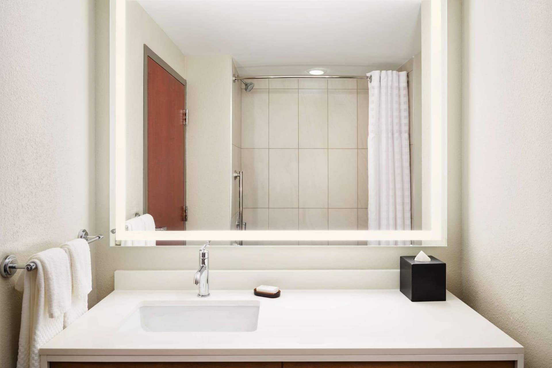 Embassy Suites by Hilton Hampton Convention Center gallery photo in Hampton, VA — image 31