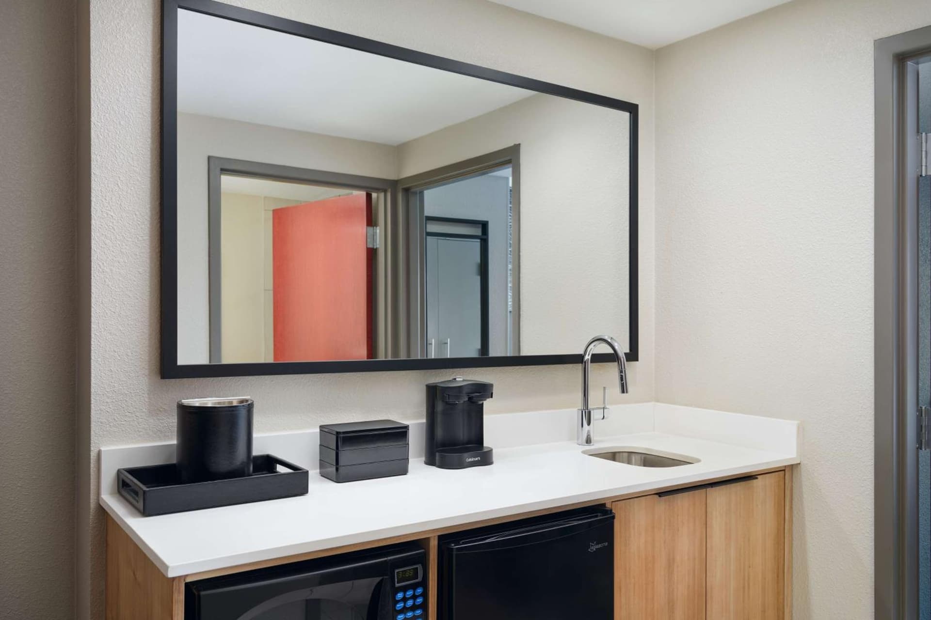 Embassy Suites by Hilton Hampton Convention Center gallery photo in Hampton, VA — image 20