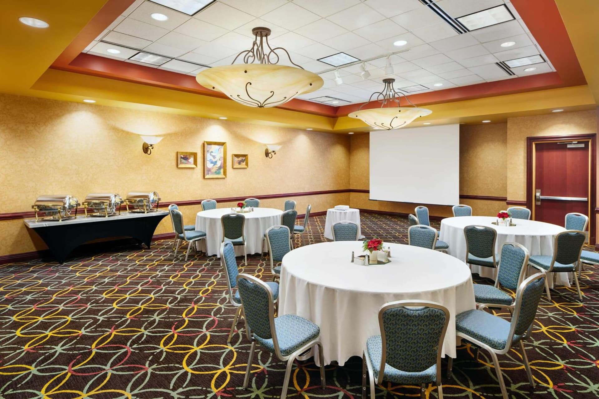 Embassy Suites by Hilton Hampton Convention Center gallery photo in Hampton, VA — image 6