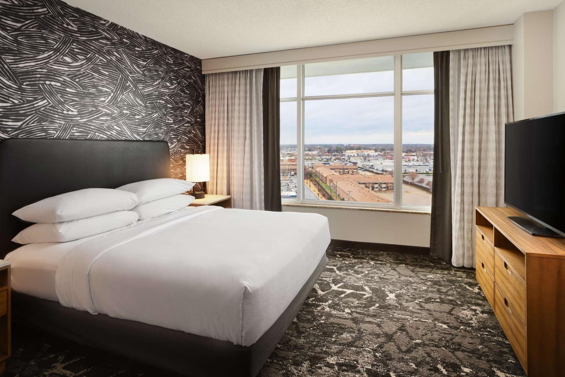 Embassy Suites by Hilton Hampton Convention Center gallery photo in Hampton, VA — image 13
