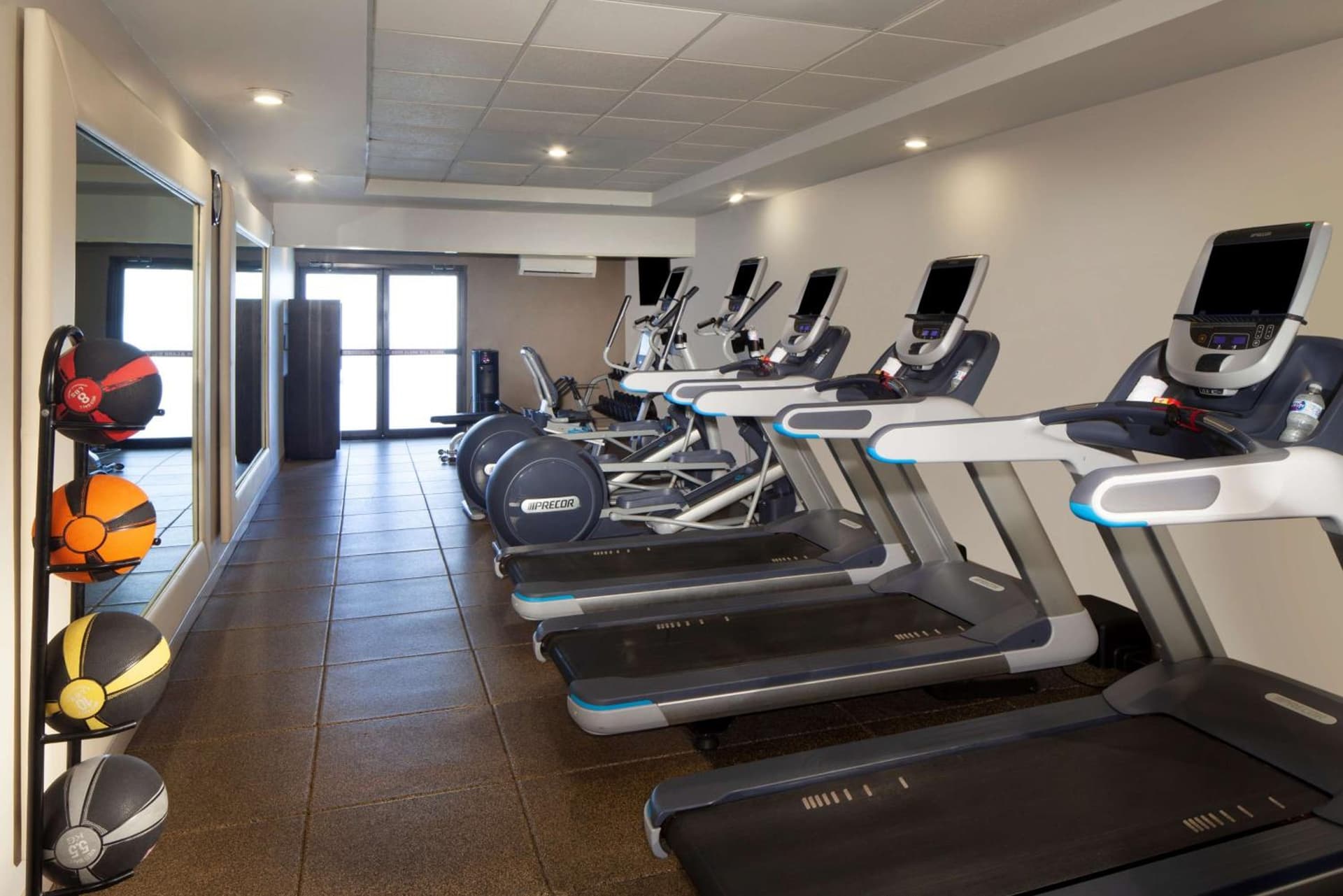 Embassy Suites by Hilton Philadelphia Airport gallery photo in Philadelphia, PA — image 7