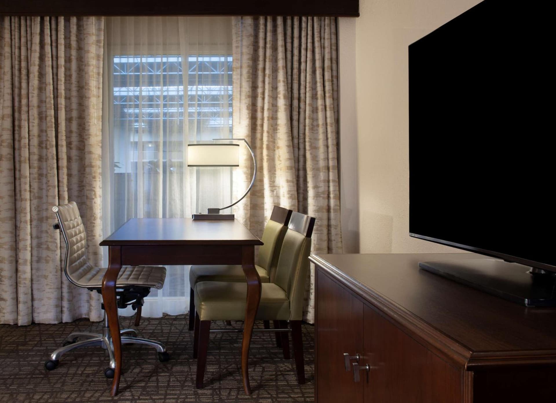 Embassy Suites by Hilton Philadelphia Airport gallery photo in Philadelphia, PA — image 39