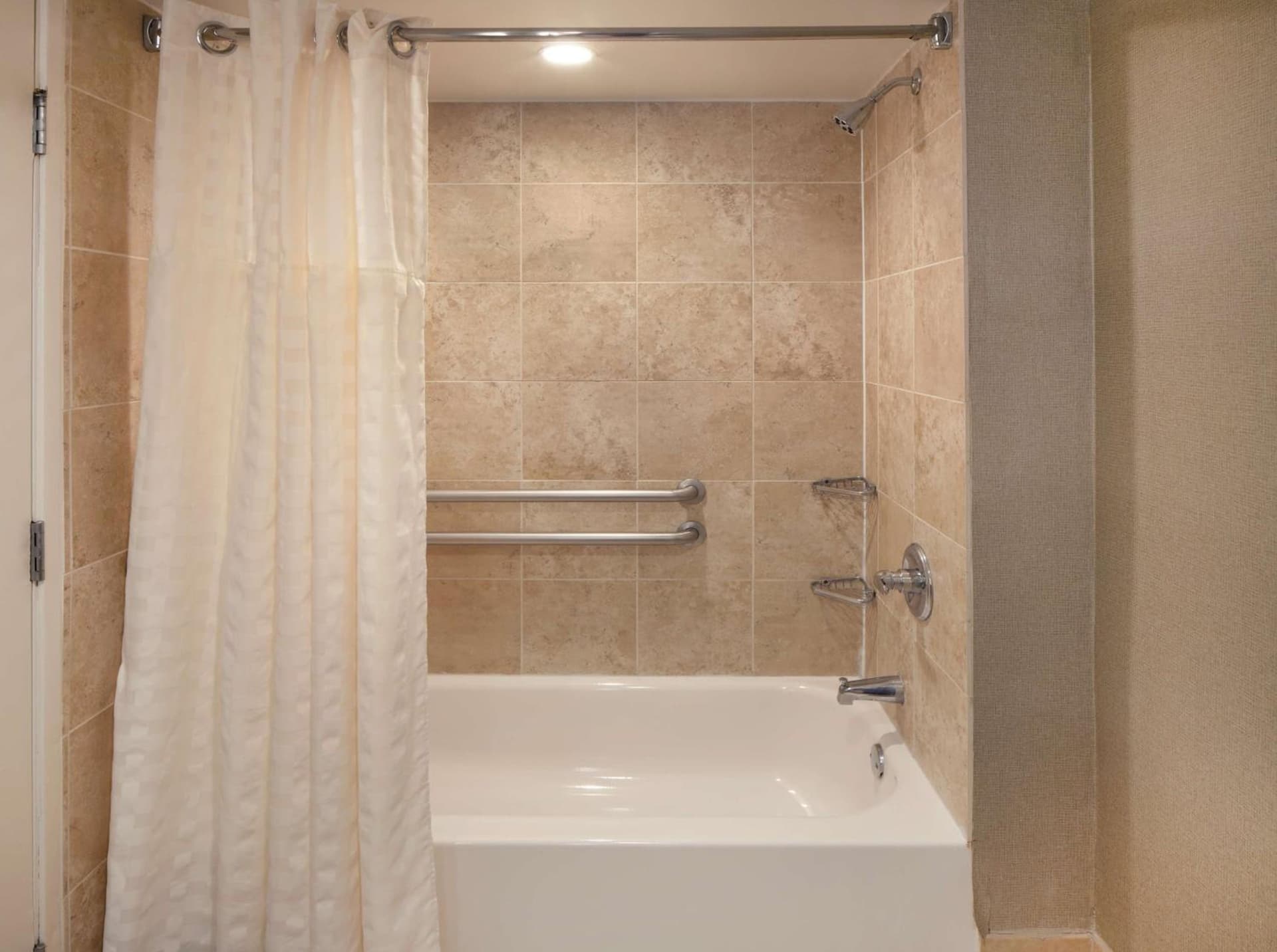 Embassy Suites by Hilton Philadelphia Airport gallery photo in Philadelphia, PA — image 37