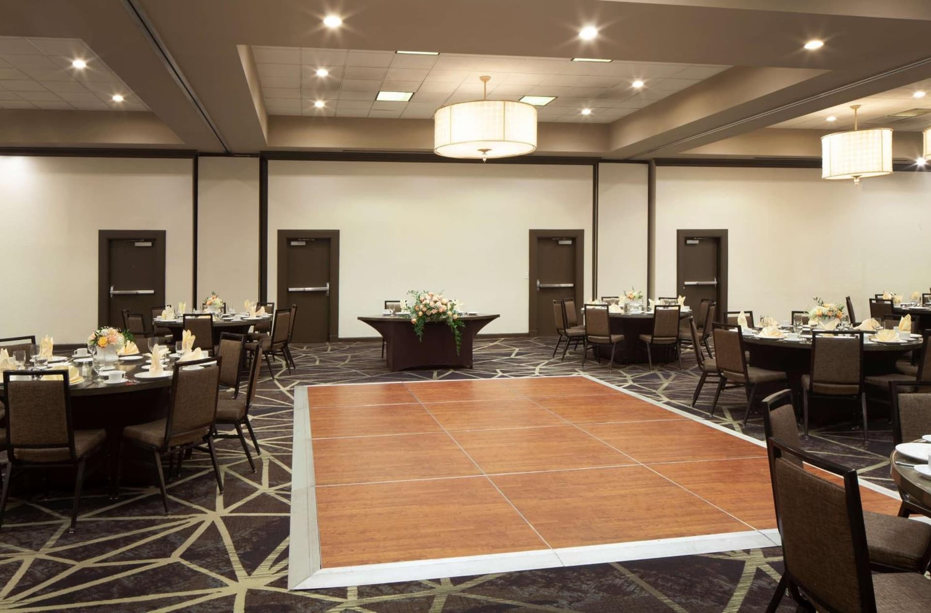 Embassy Suites by Hilton Philadelphia Airport gallery photo in Philadelphia, PA — image 43