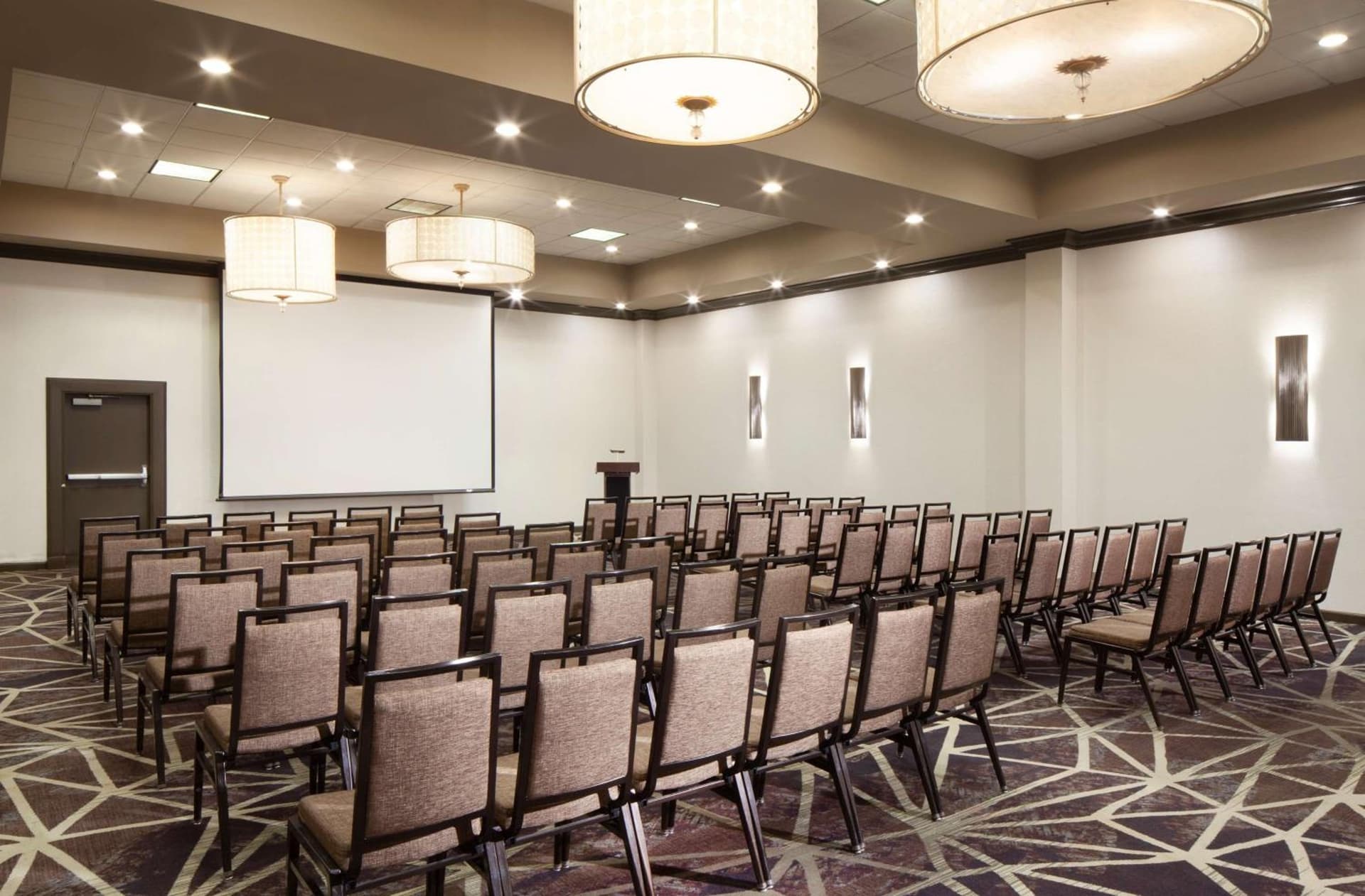 Embassy Suites by Hilton Philadelphia Airport gallery photo in Philadelphia, PA — image 11