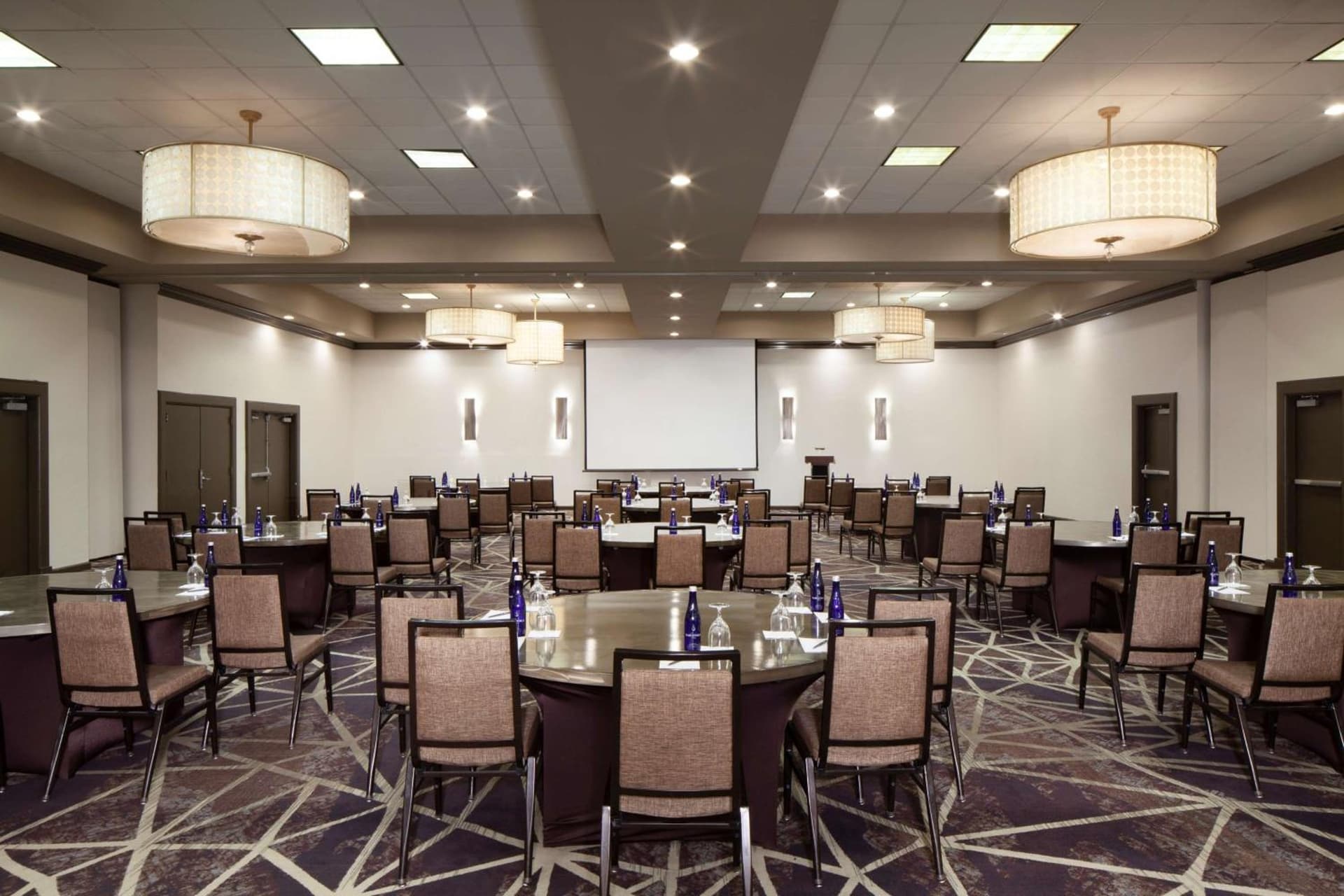 Embassy Suites by Hilton Philadelphia Airport gallery photo in Philadelphia, PA — image 19