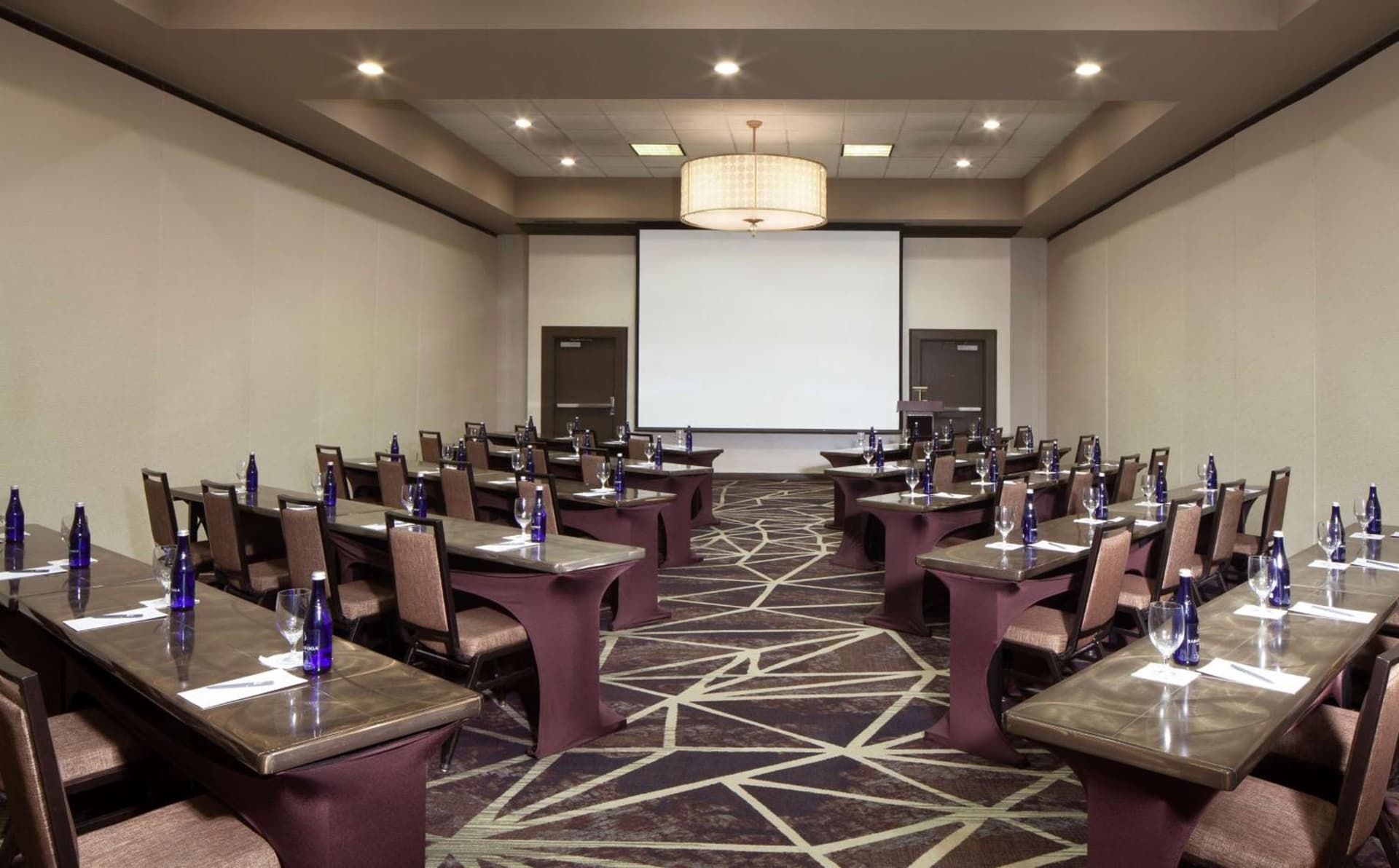 Embassy Suites by Hilton Philadelphia Airport property views in Philadelphia, PA — gallery photo 3