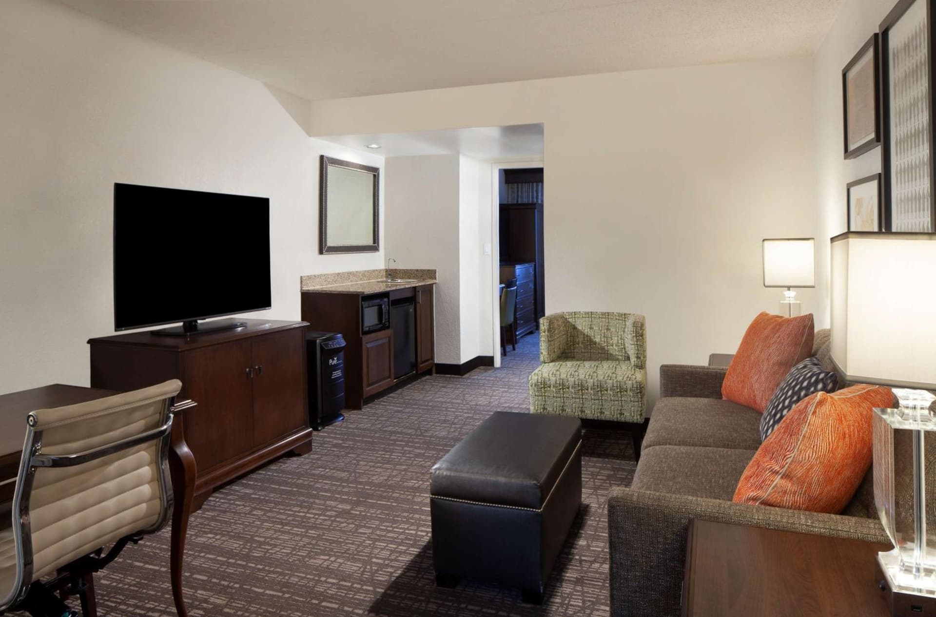 Embassy Suites by Hilton Philadelphia Airport gallery photo in Philadelphia, PA — image 58