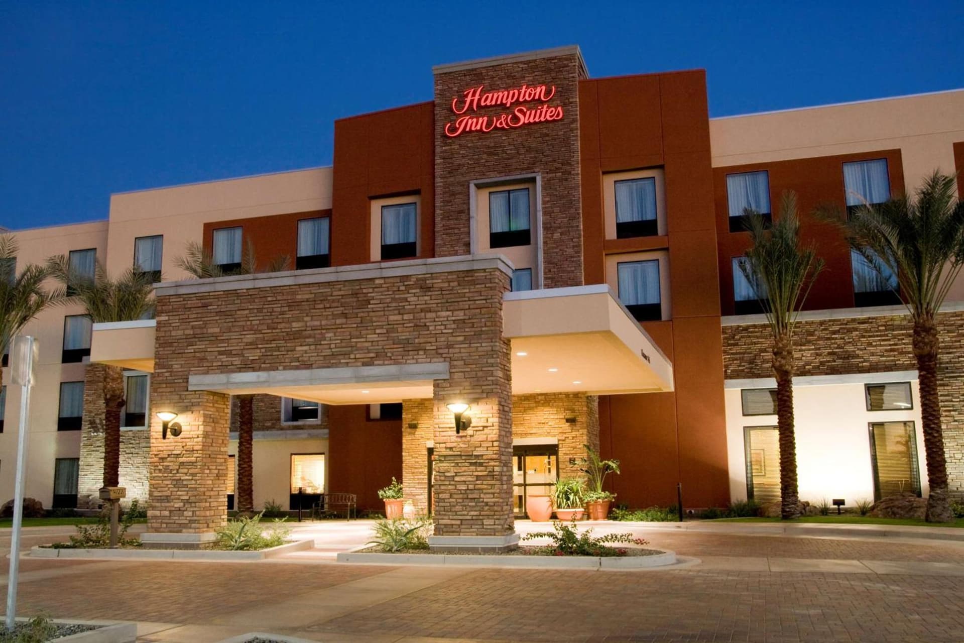 Hampton Inn & Suites Phoenix Chandler Fashion Center interior in Chandler, AZ — gallery photo 2