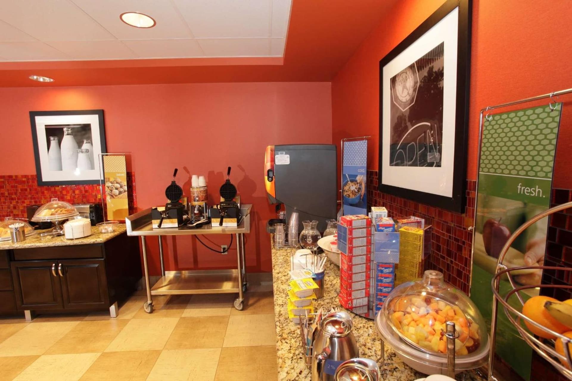 Hampton Inn & Suites Phoenix Chandler Fashion Center gallery photo in Chandler, AZ — image 8