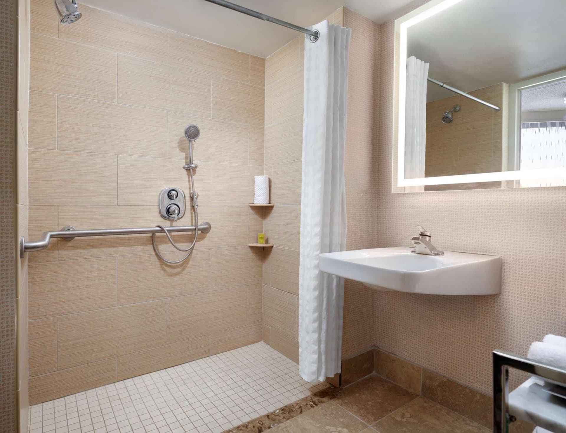 DoubleTree by Hilton Hotel Philadelphia Center City gallery photo in Philadelphia, PA — image 47