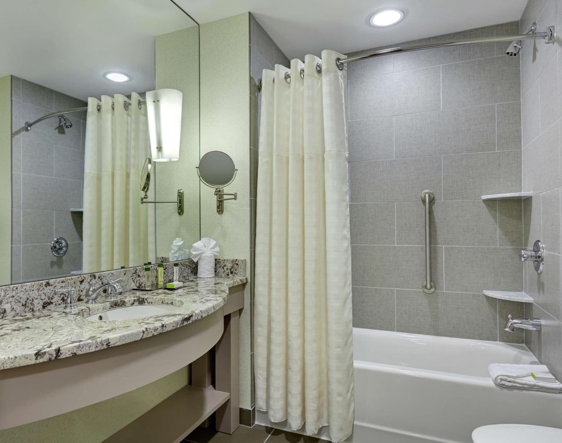 DoubleTree by Hilton Hotel Philadelphia Center City gallery photo in Philadelphia, PA — image 27
