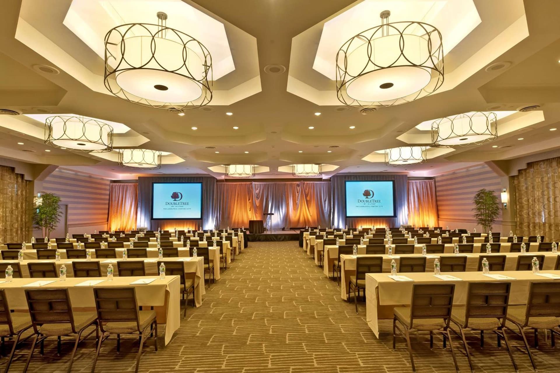 DoubleTree by Hilton Hotel Philadelphia Center City gallery photo in Philadelphia, PA — image 54