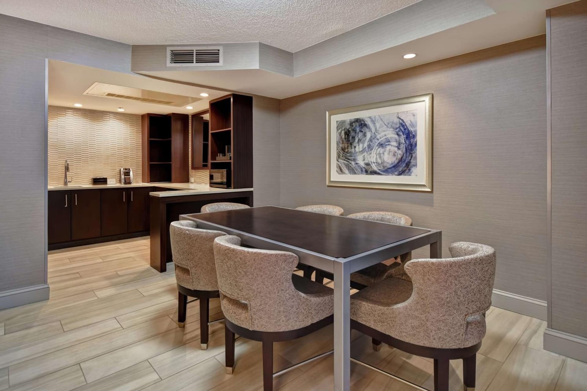 Embassy Suites by Hilton Raleigh Durham Research Triangle gallery photo in Cary, NC — image 11