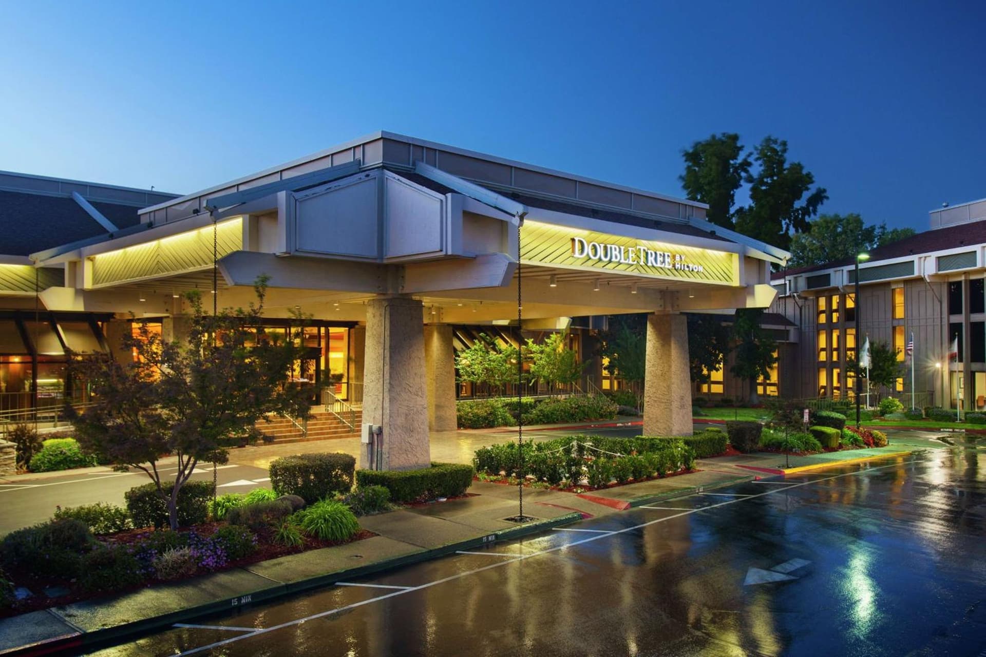 DoubleTree By Hilton Sacramento interior in Sacramento, CA — gallery photo 2